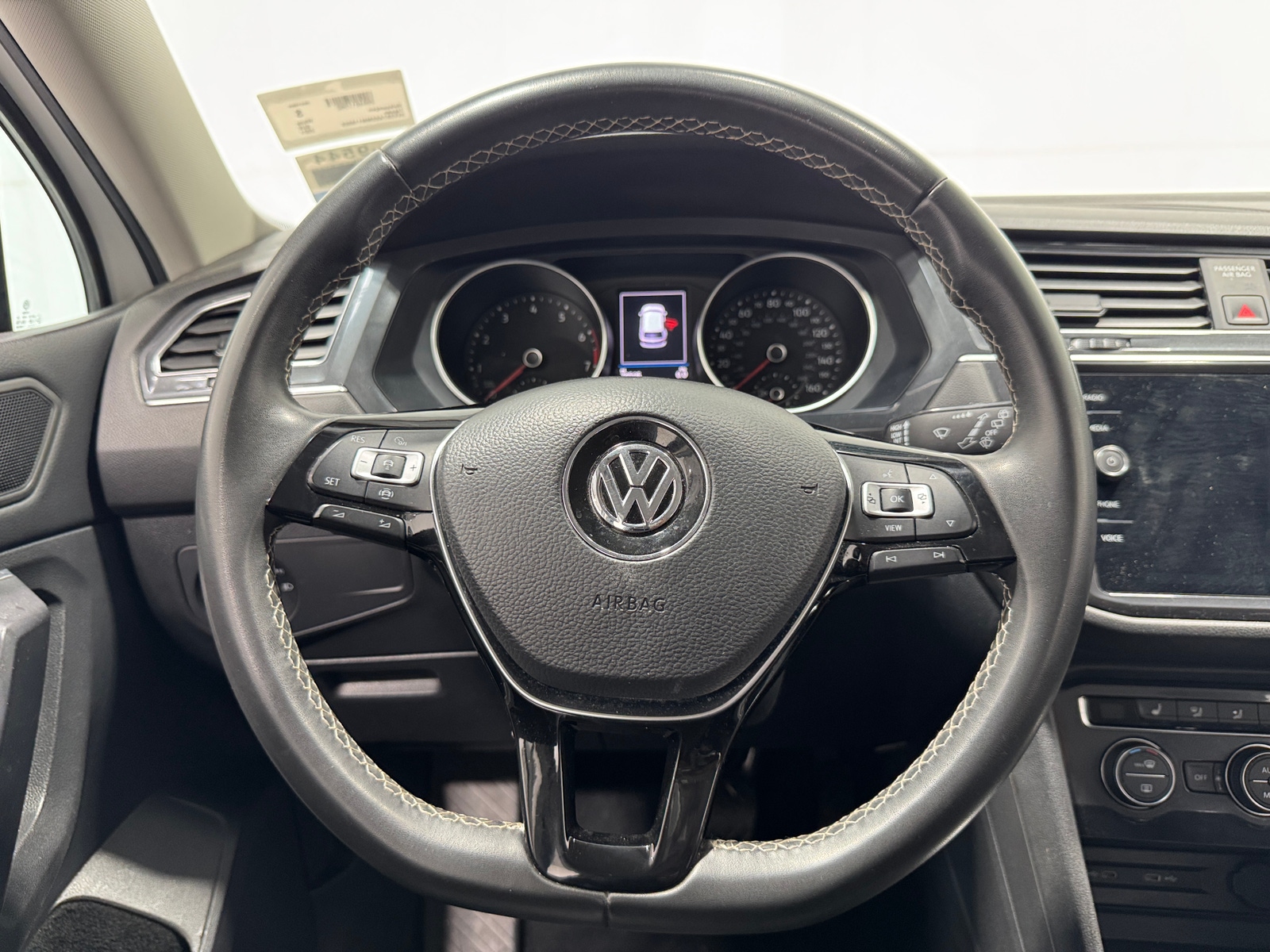 Thumbnail: 2021 Volkswagen Tiguan - 4