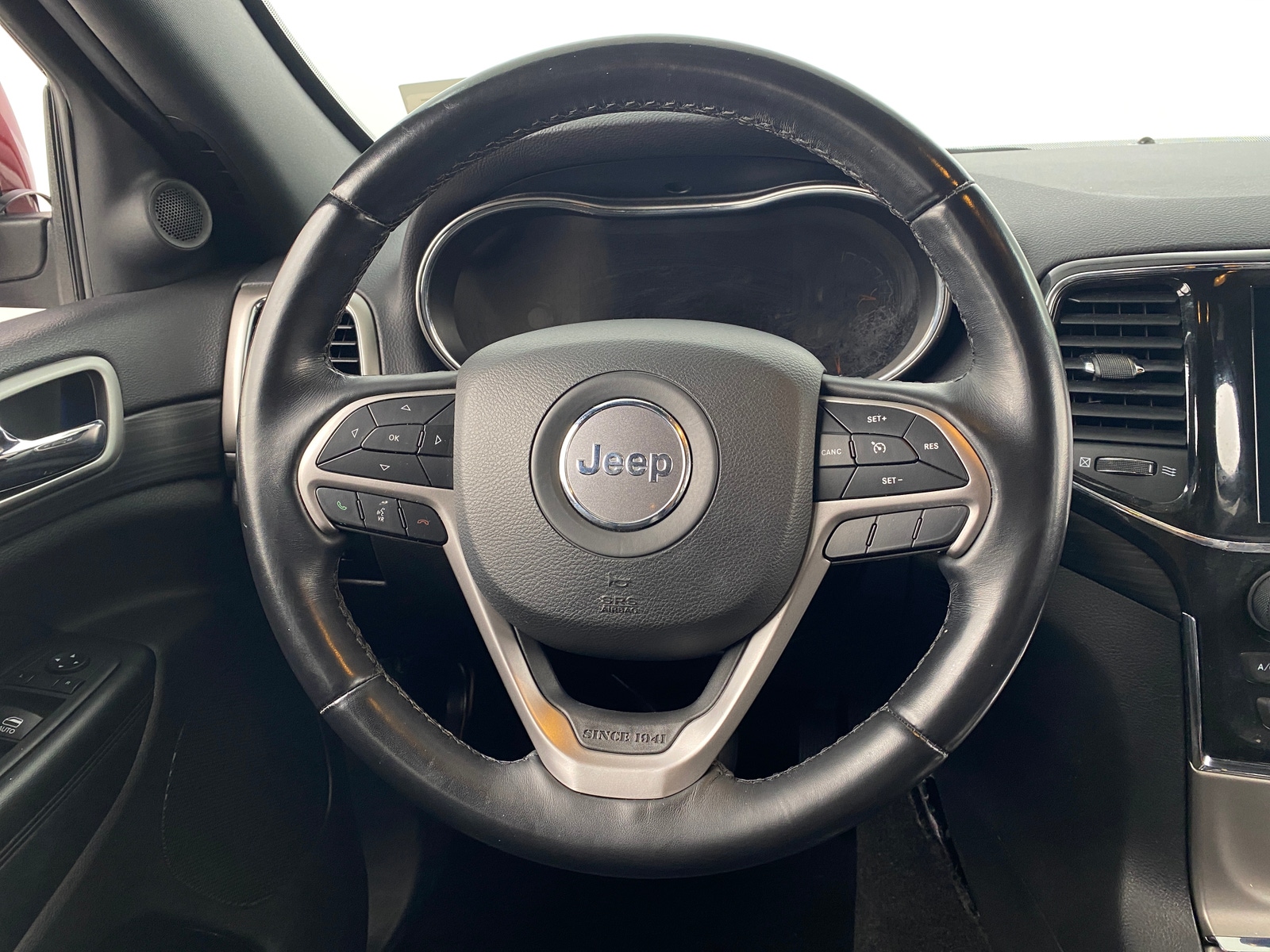Thumbnail: 2022 Jeep Grand Cherokee - 5