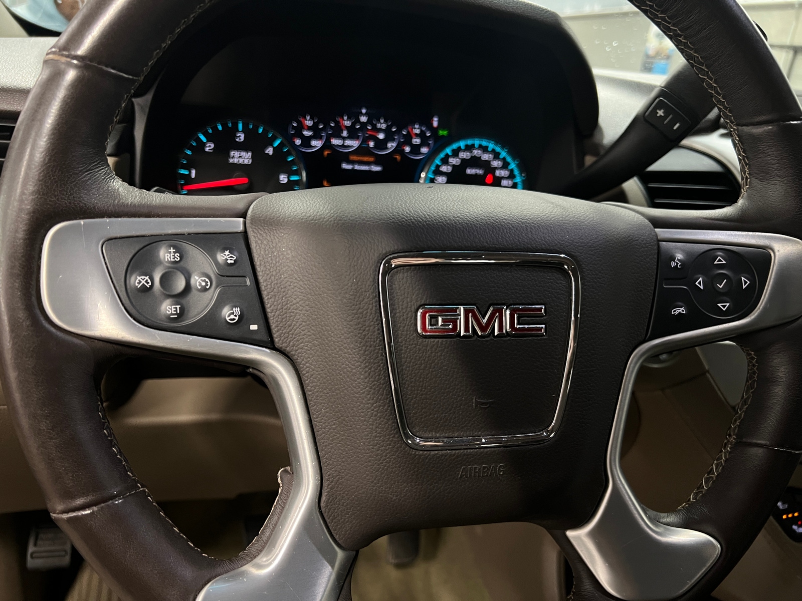 Thumbnail: 2017 GMC Yukon - 4