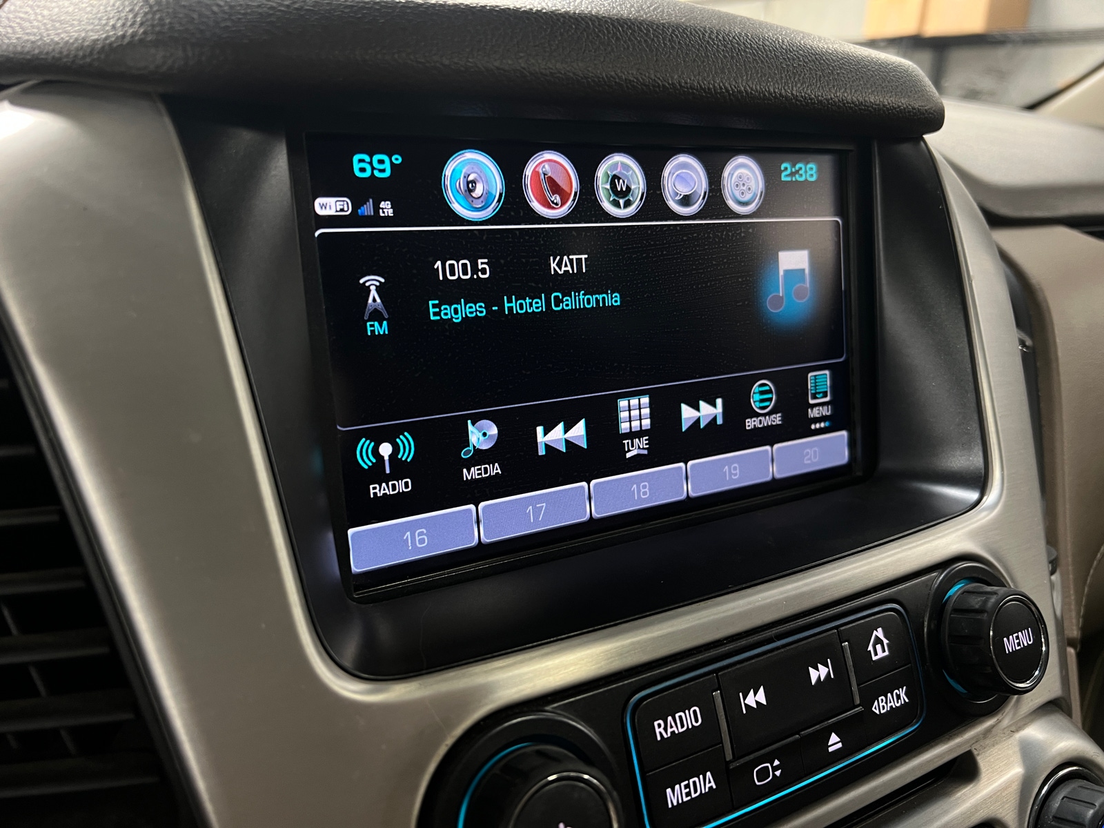 Thumbnail: 2017 GMC Yukon - 3