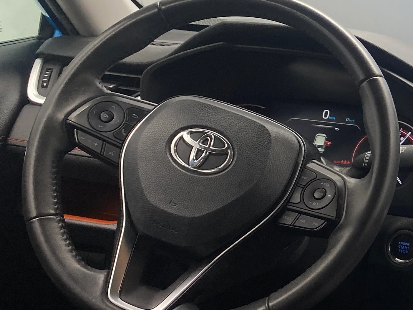 Thumbnail: 2020 Toyota RAV4 - 4