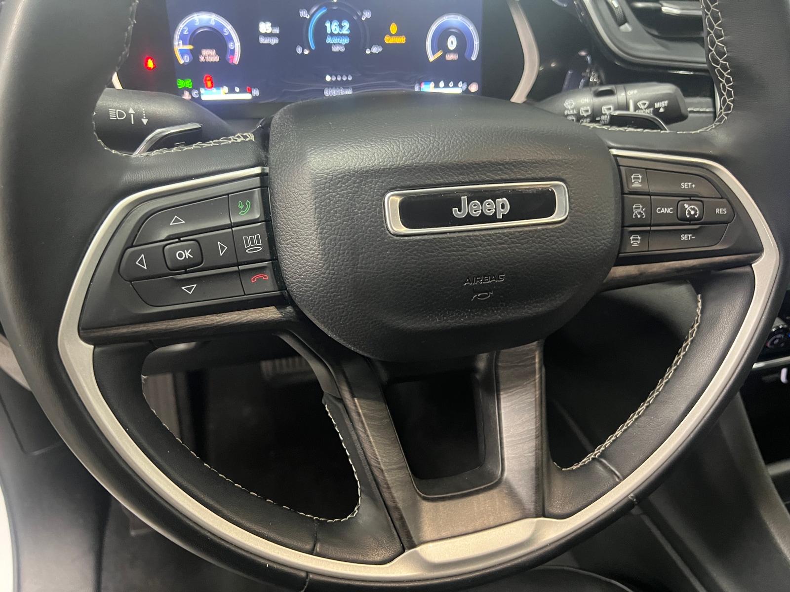 Thumbnail: 2022 Jeep Grand Cherokee L - 4
