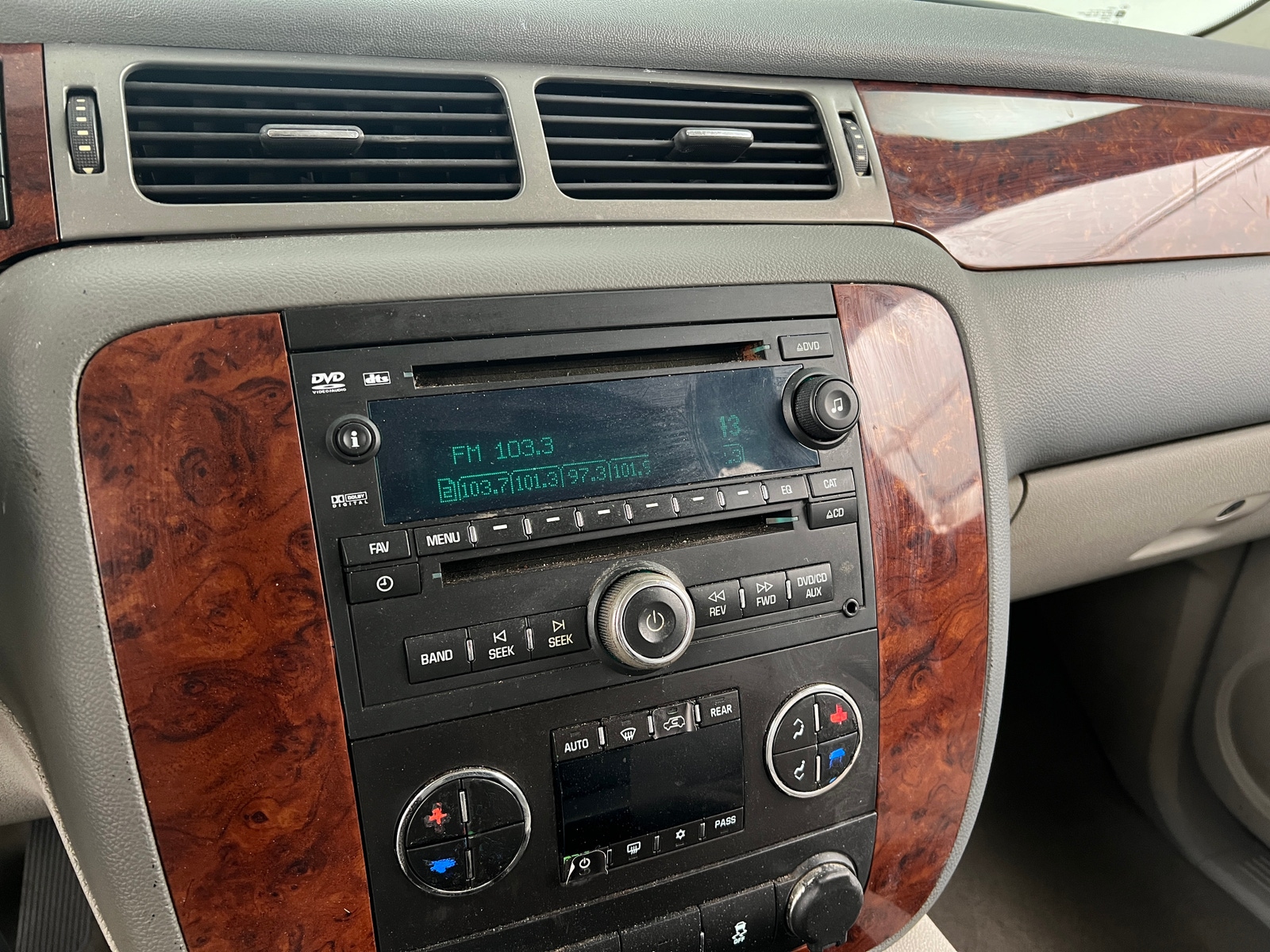 Thumbnail: 2012 Chevrolet Suburban - 3