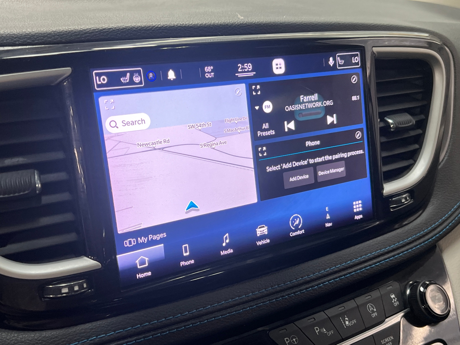 Thumbnail: 2021 Chrysler Pacifica - 3