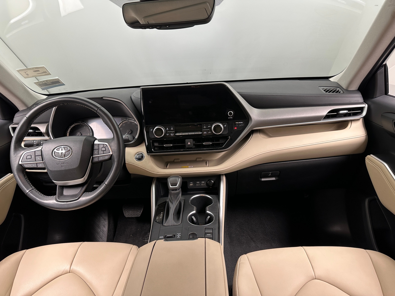 Thumbnail: 2023 Toyota Highlander - 2