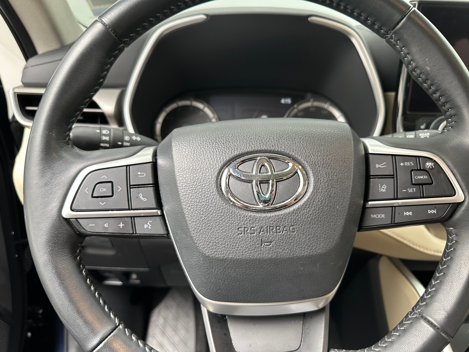 Thumbnail: 2023 Toyota Highlander - 4