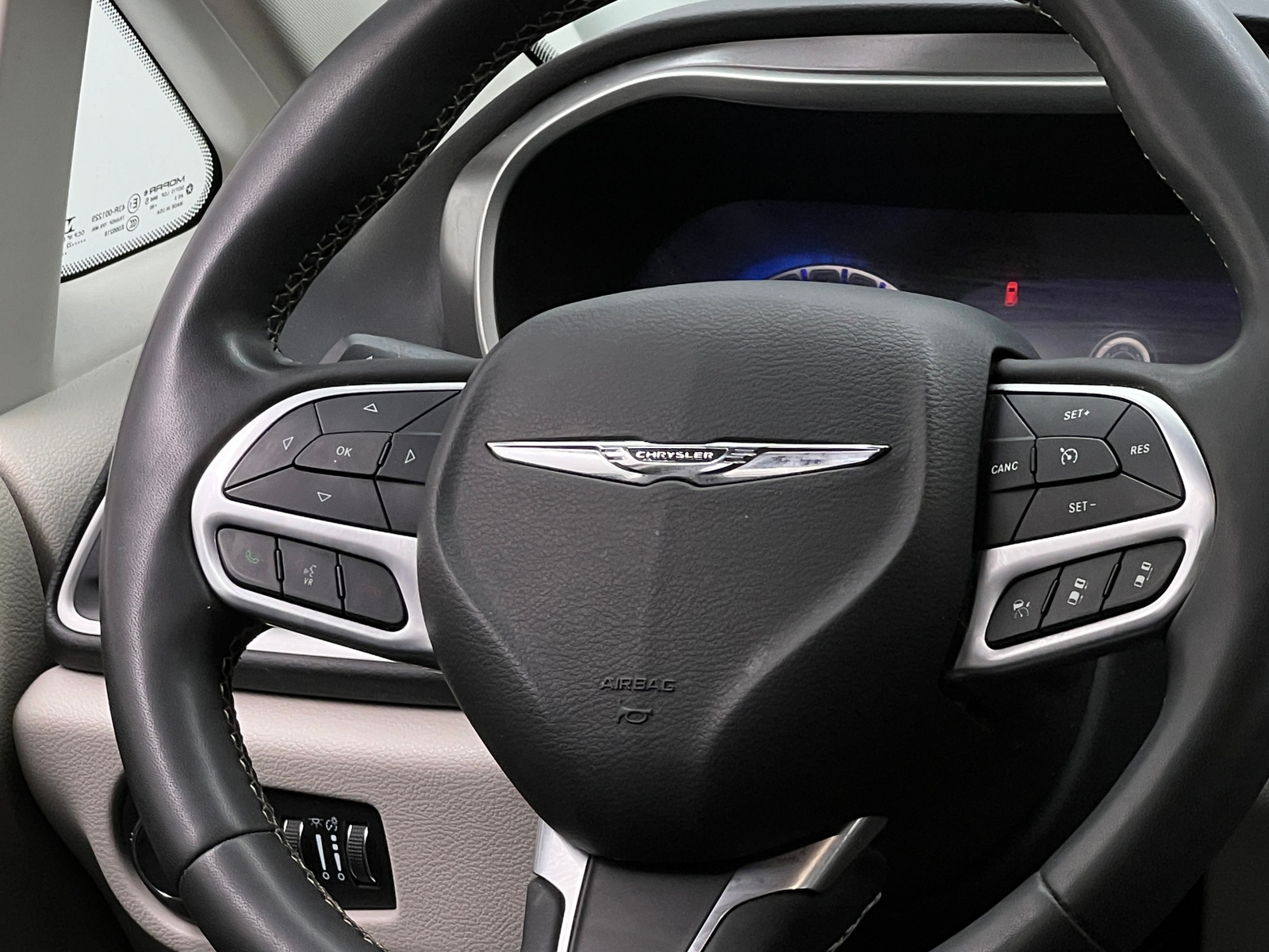 Thumbnail: 2022 Chrysler Pacifica - 4