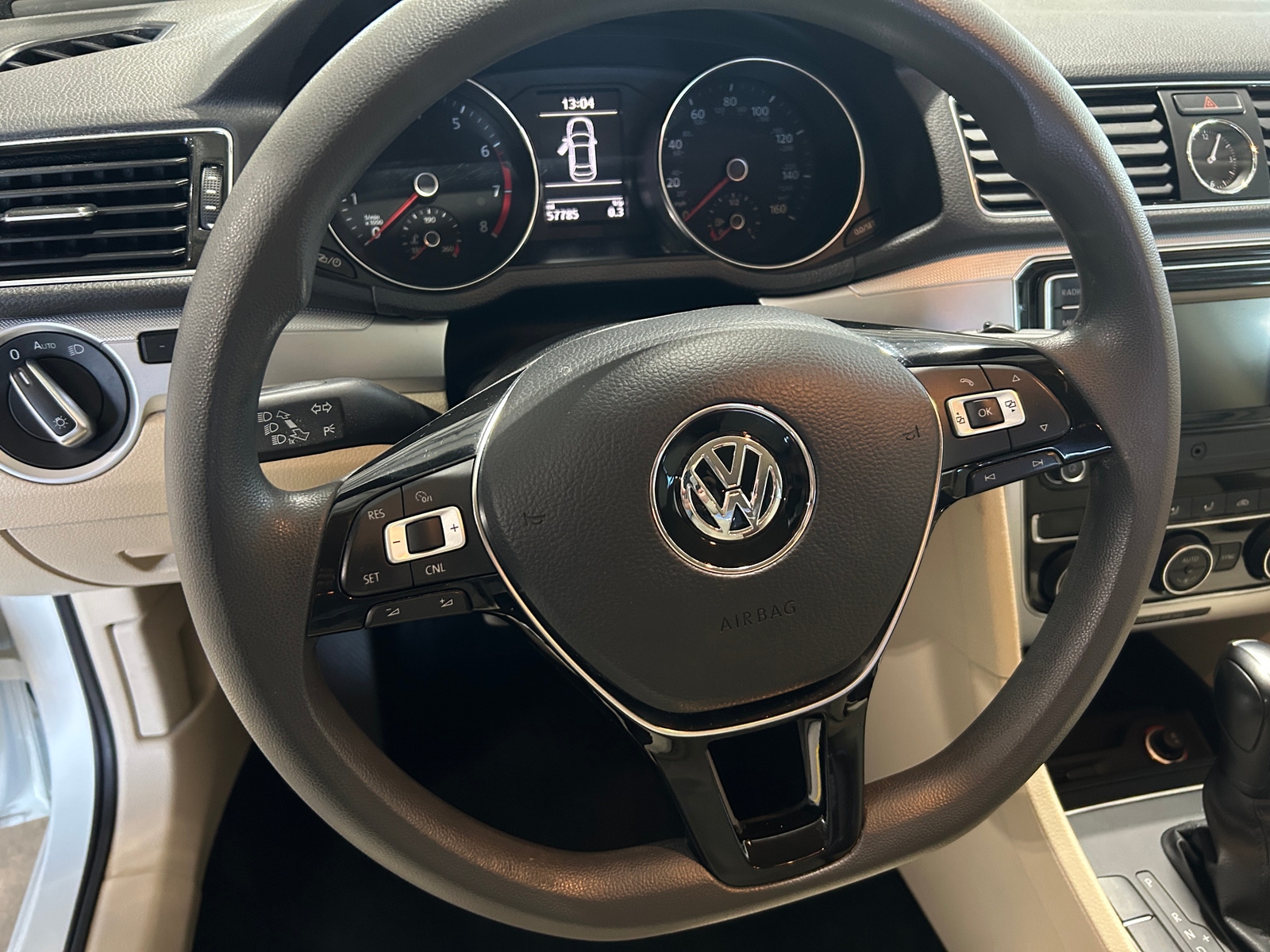 Thumbnail: 2017 Volkswagen Passat - 5