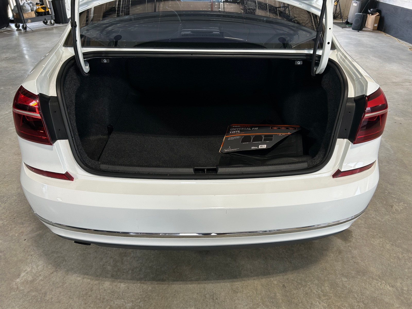 Thumbnail: 2017 Volkswagen Passat - 7