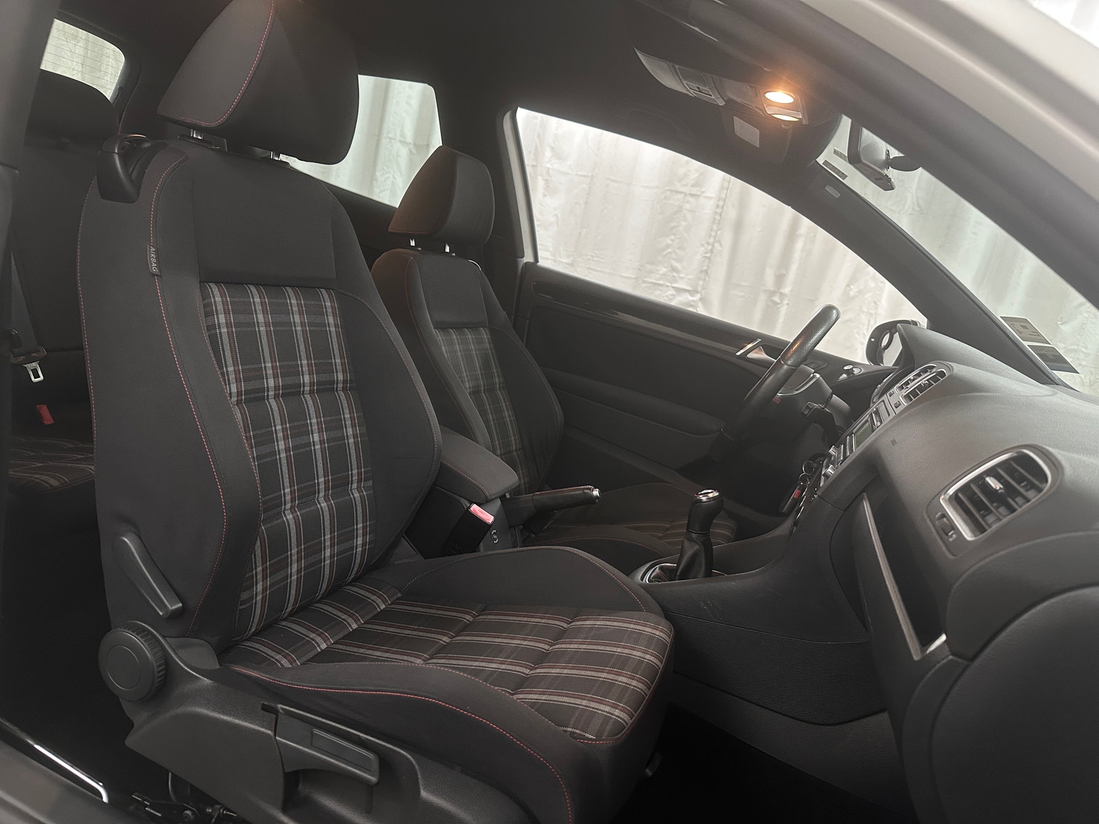 Thumbnail: 2012 Volkswagen Golf - 2