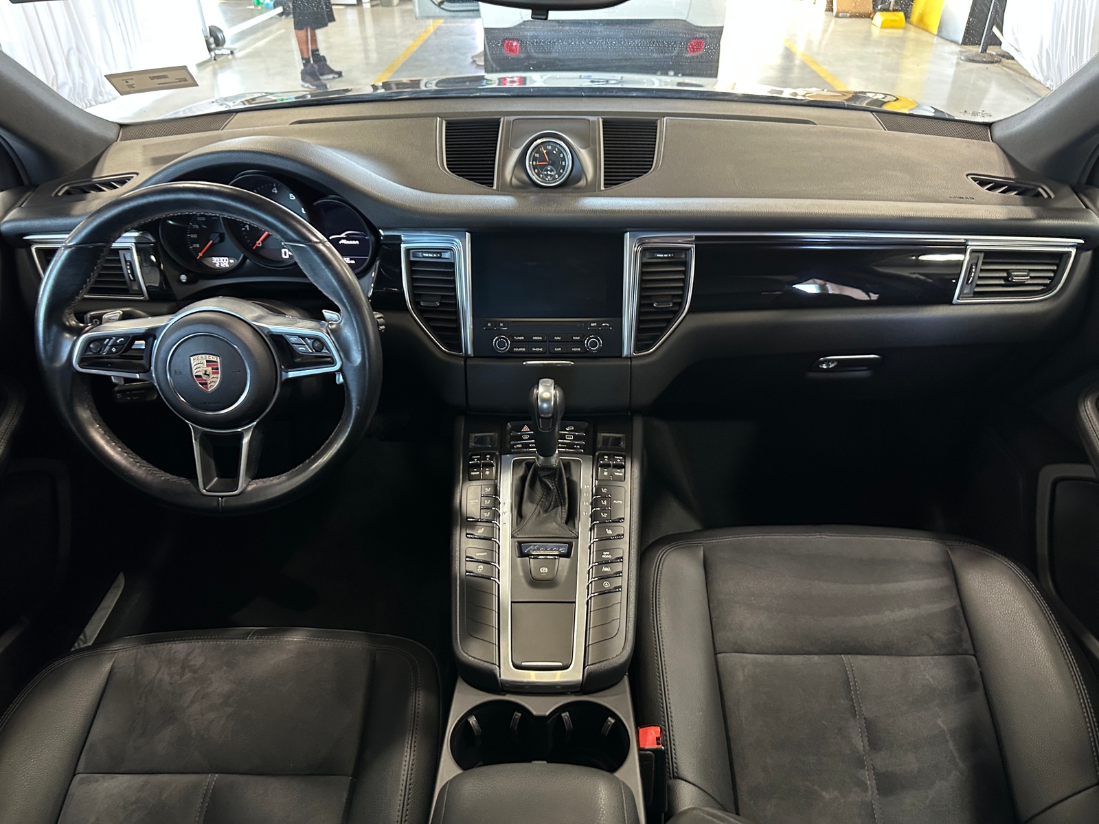 Thumbnail: 2017 Porsche Macan - 2