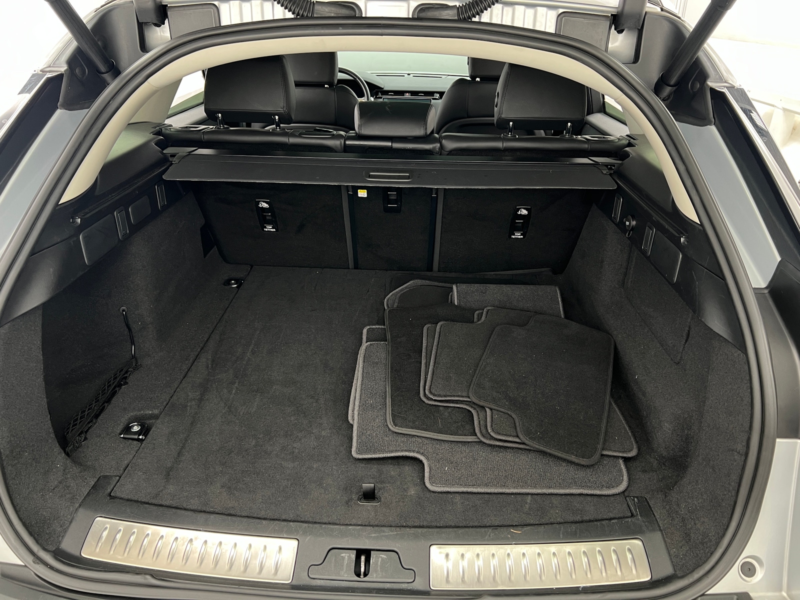 Thumbnail: 2024 Land Rover Range Rover Velar - 6