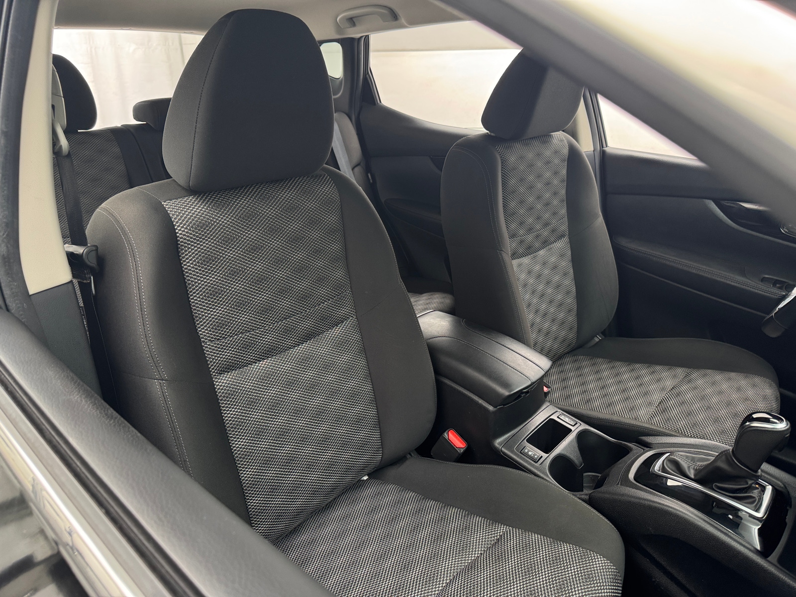 Thumbnail: 2022 Nissan Rogue Sport - 2
