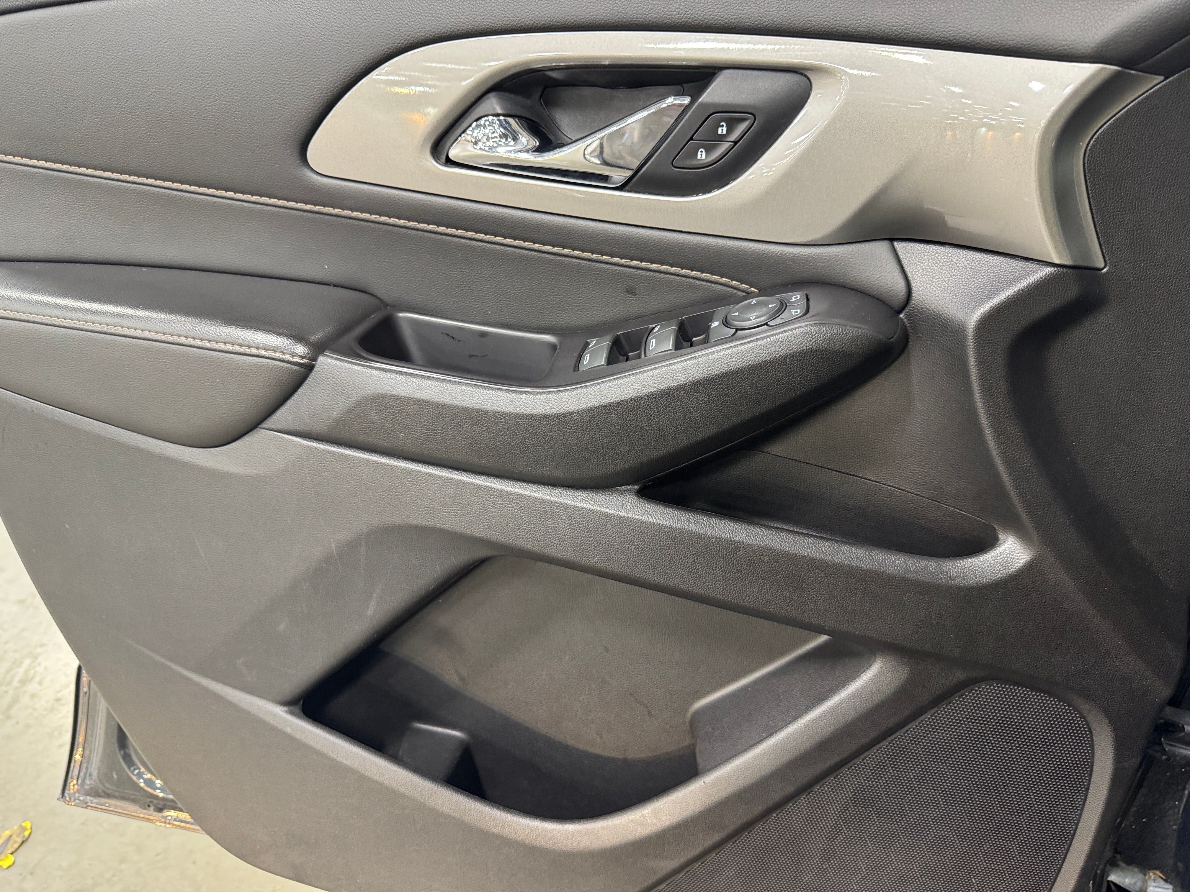 Used 2019 Chevrolet Traverse 1LT with VIN 1GNERGKW5KJ280332 for sale in Oak Creek, WI