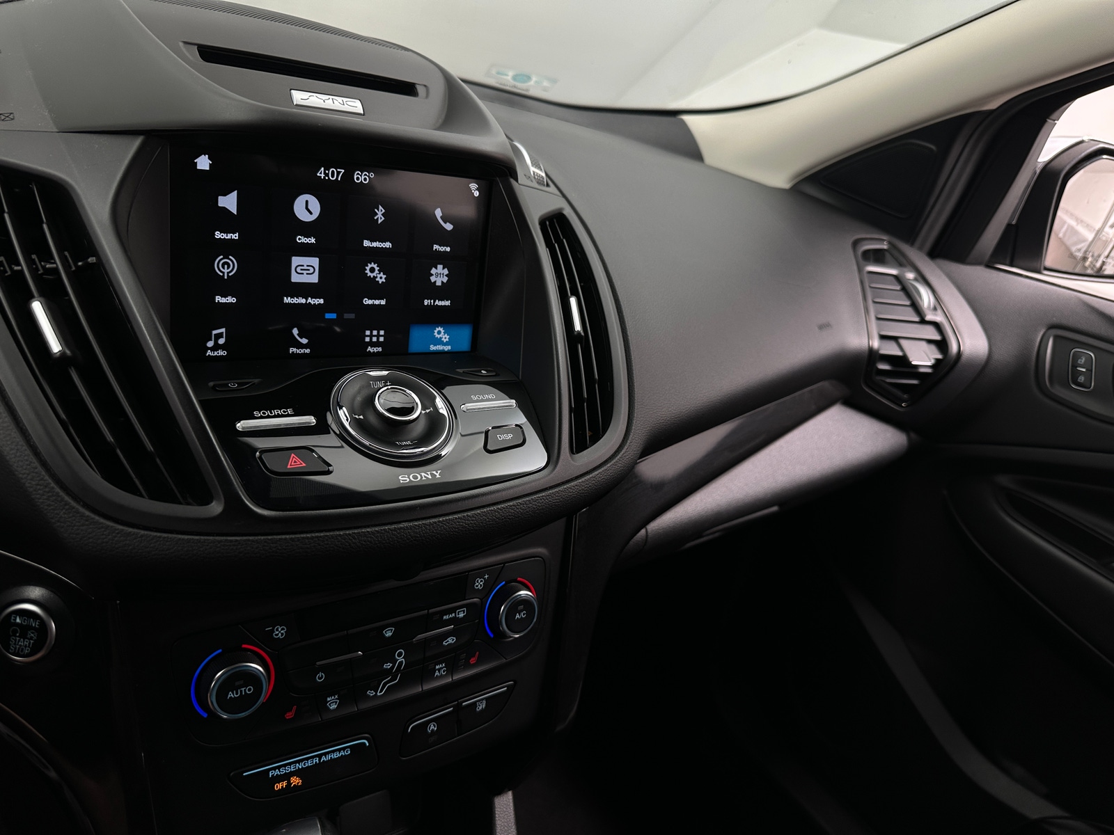 Thumbnail: 2017 Ford Escape - 3