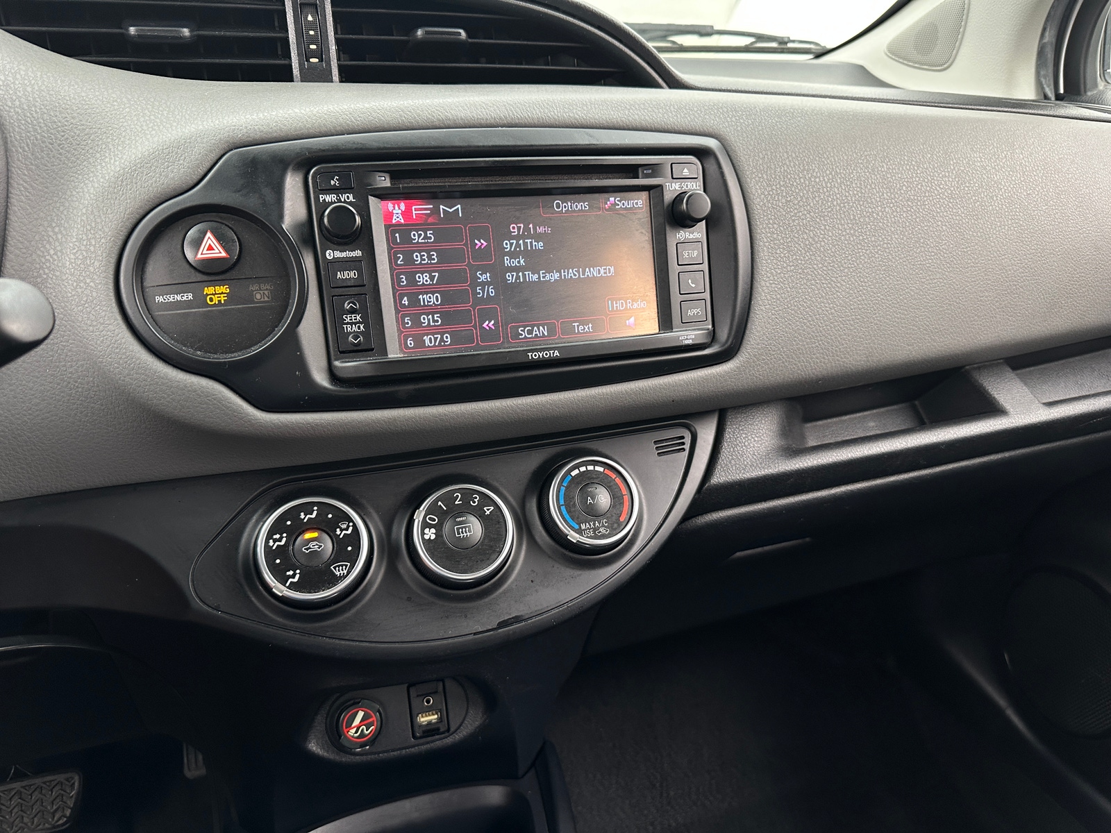 Thumbnail: 2016 Toyota Yaris - 4