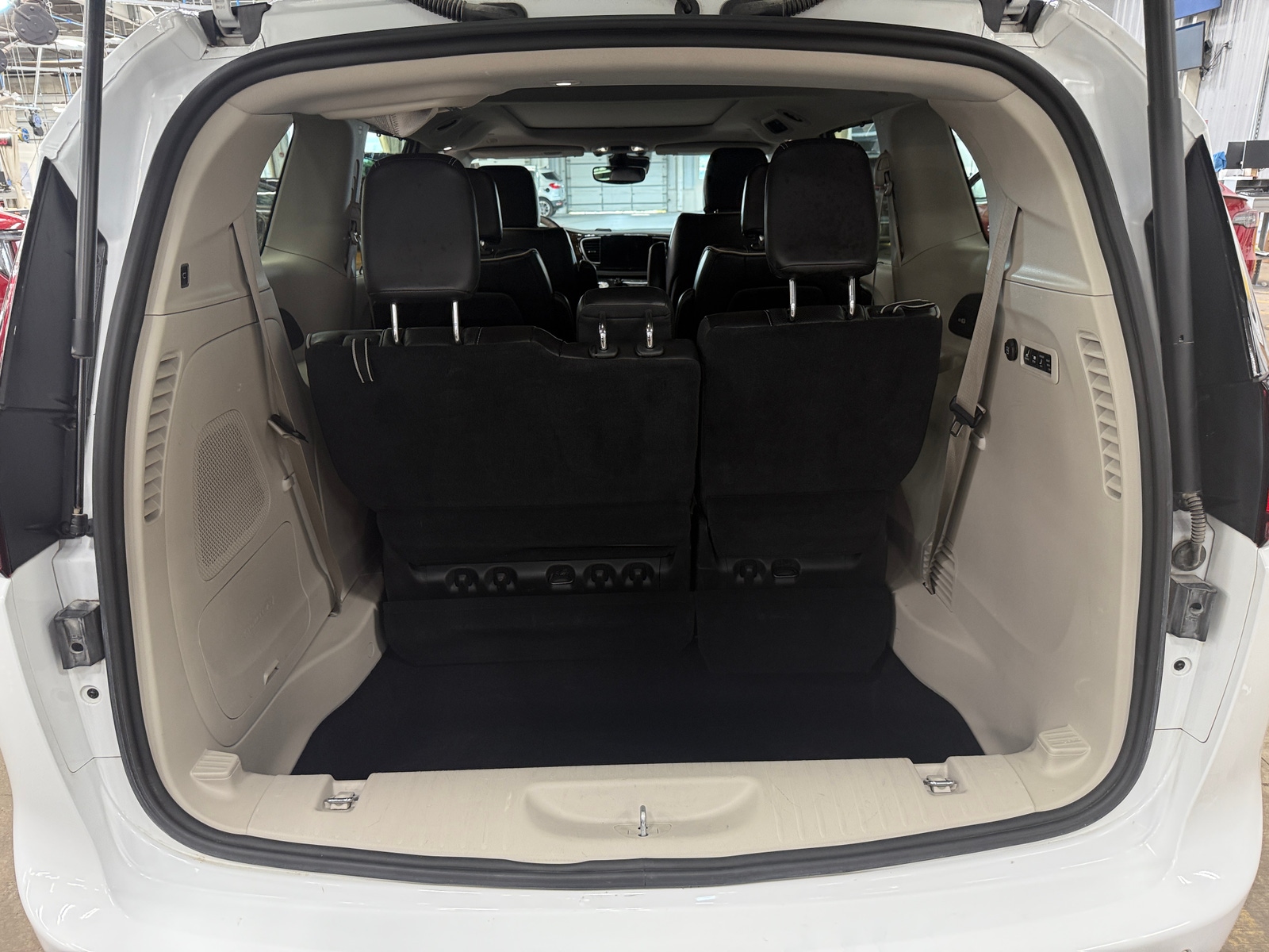 Thumbnail: 2021 Chrysler Pacifica - 6
