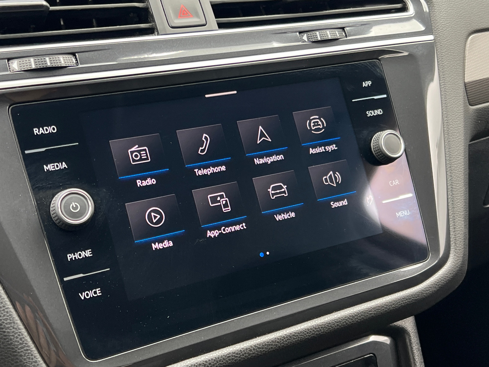 Thumbnail: 2024 Volkswagen Tiguan - 3