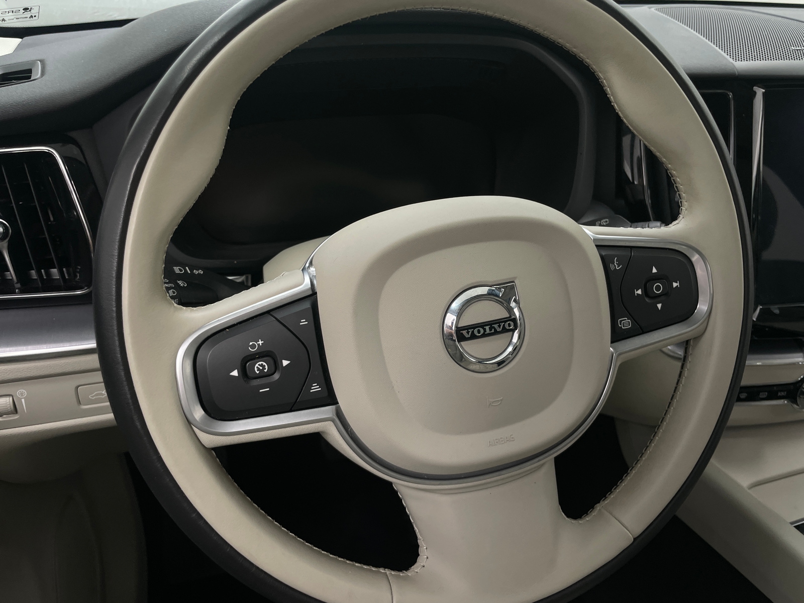 Thumbnail: 2020 Volvo XC60 - 4