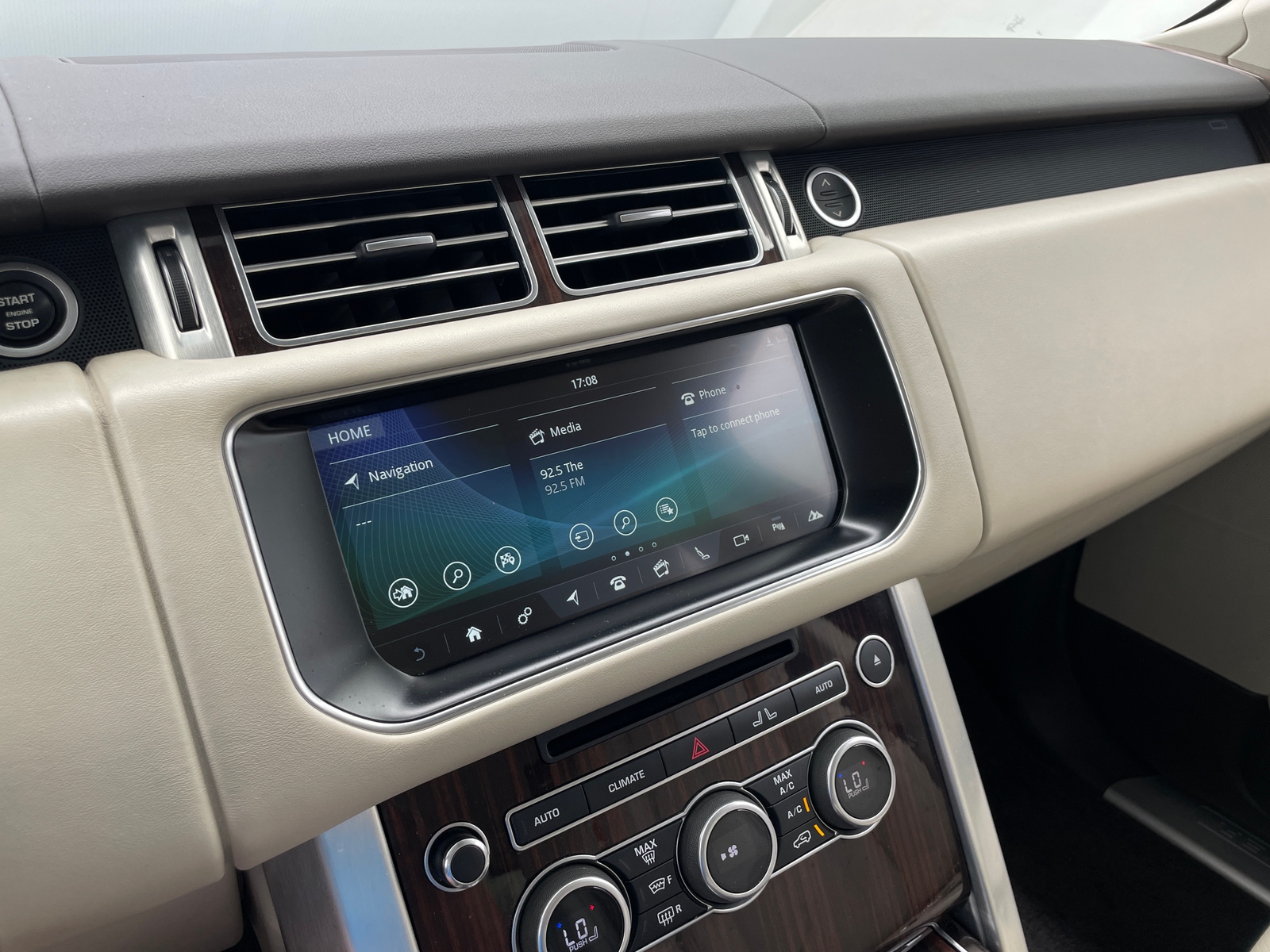 Thumbnail: 2017 Land Rover Range Rover - 3