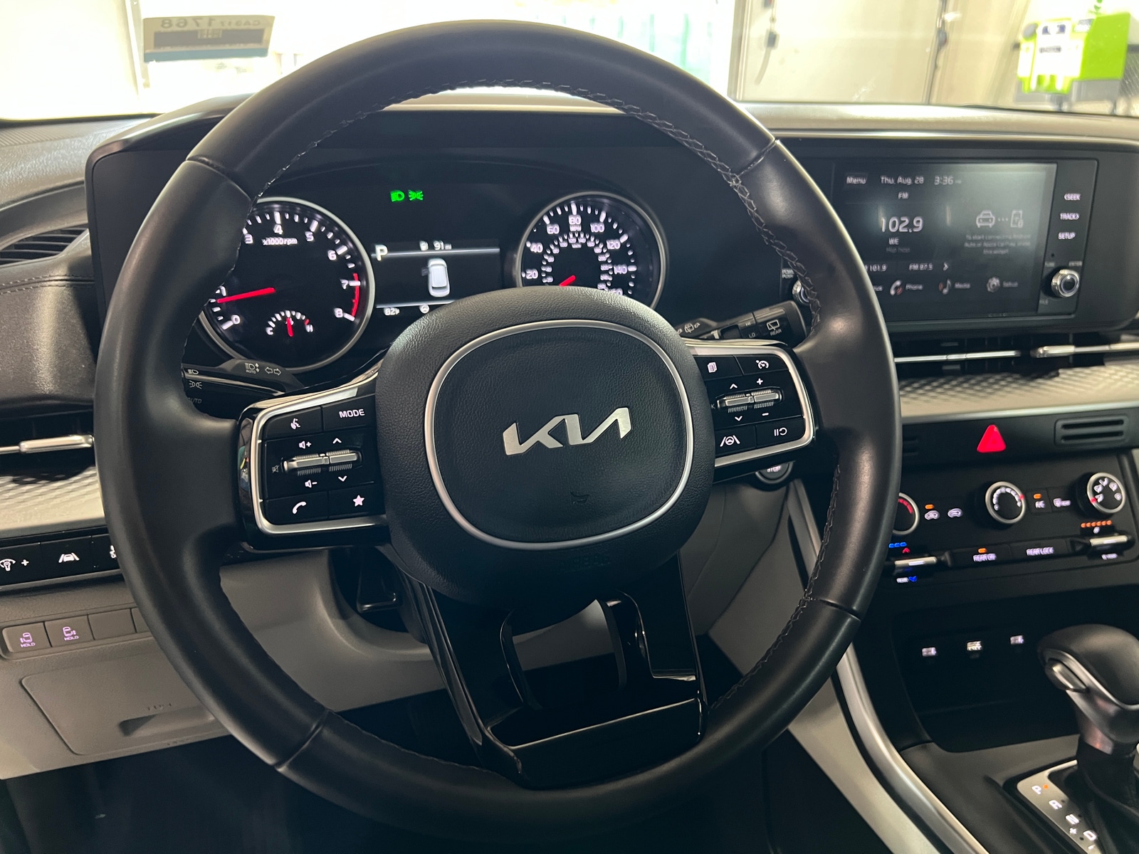 Thumbnail: 2023 Kia Carnival - 4