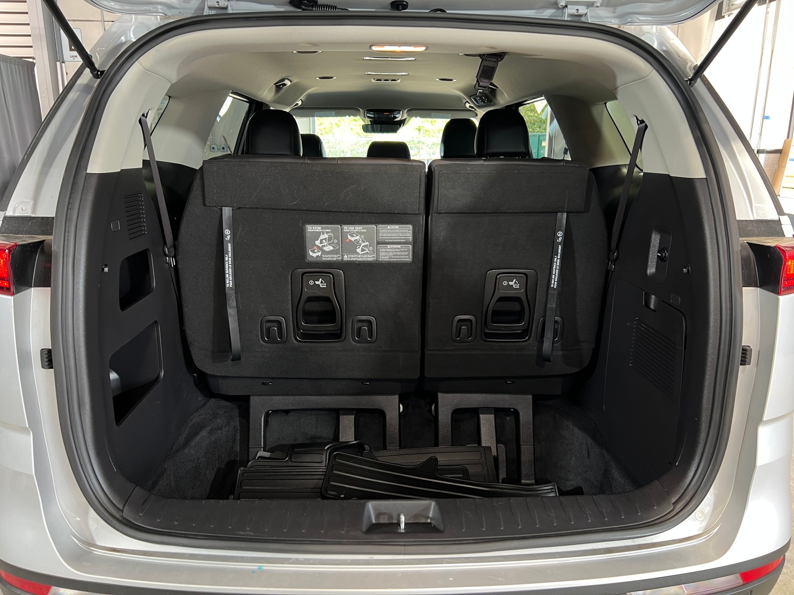 Thumbnail: 2023 Kia Carnival - 6
