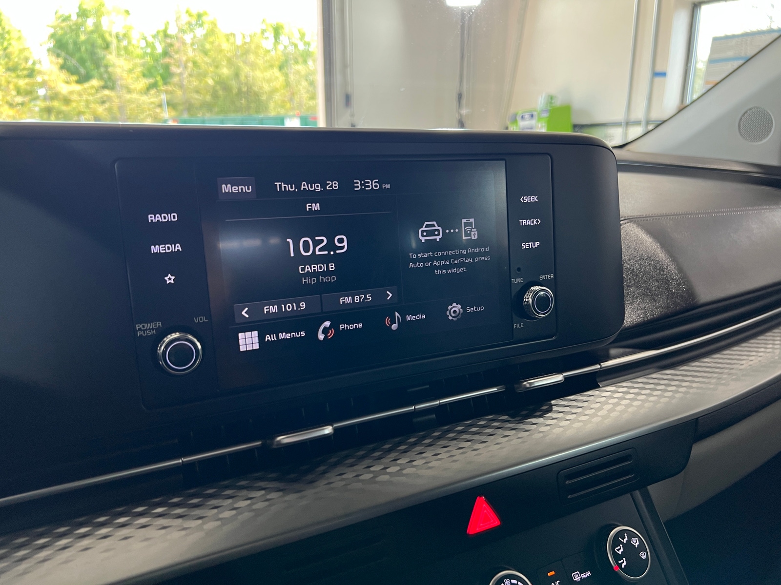Thumbnail: 2023 Kia Carnival - 3
