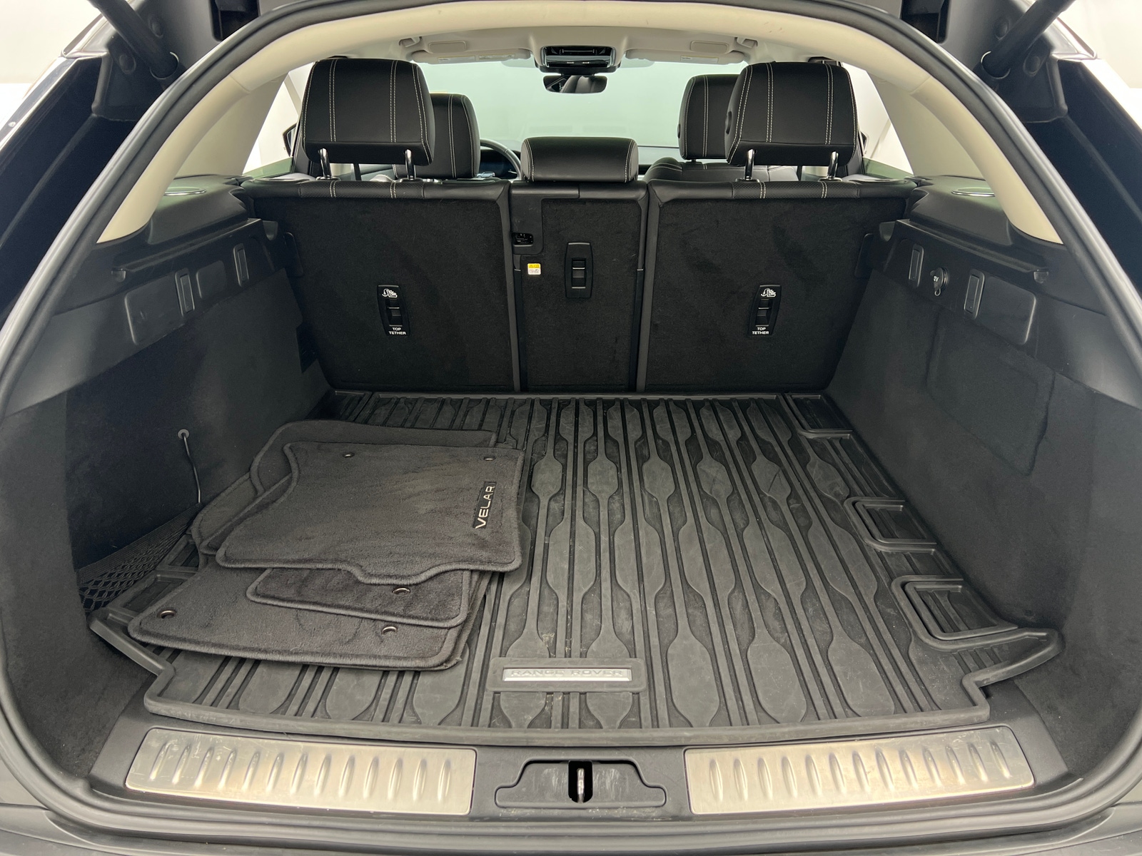 Thumbnail: 2021 Land Rover Range Rover Velar - 6