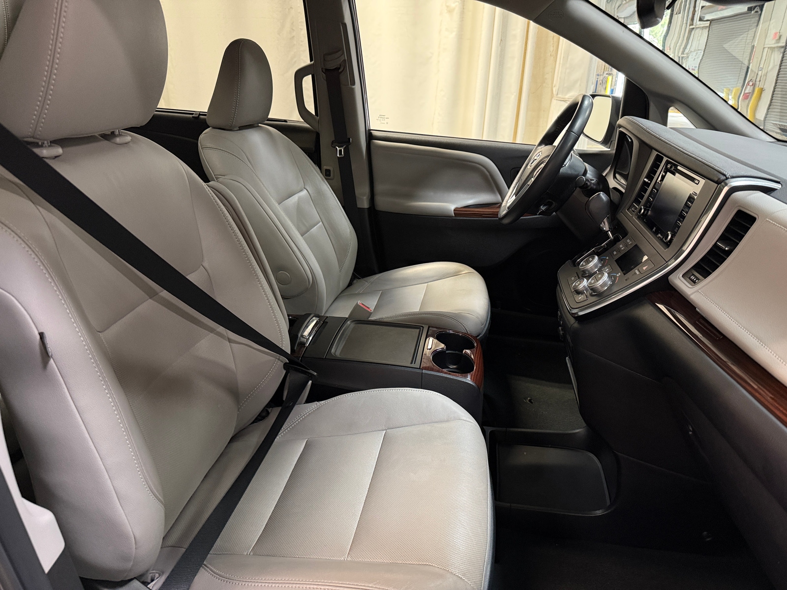 Thumbnail: 2019 Toyota Sienna - 2