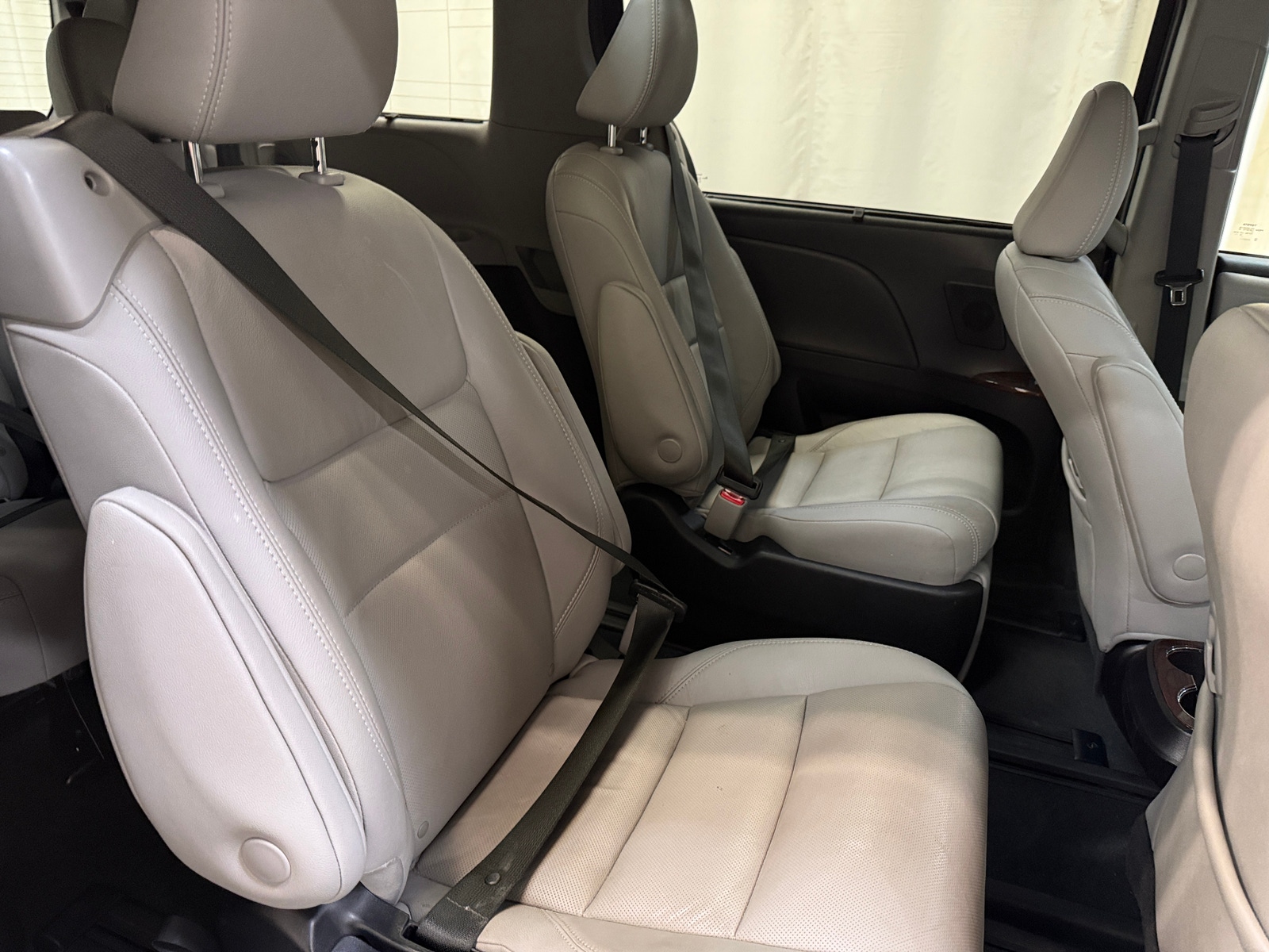 Thumbnail: 2019 Toyota Sienna - 6