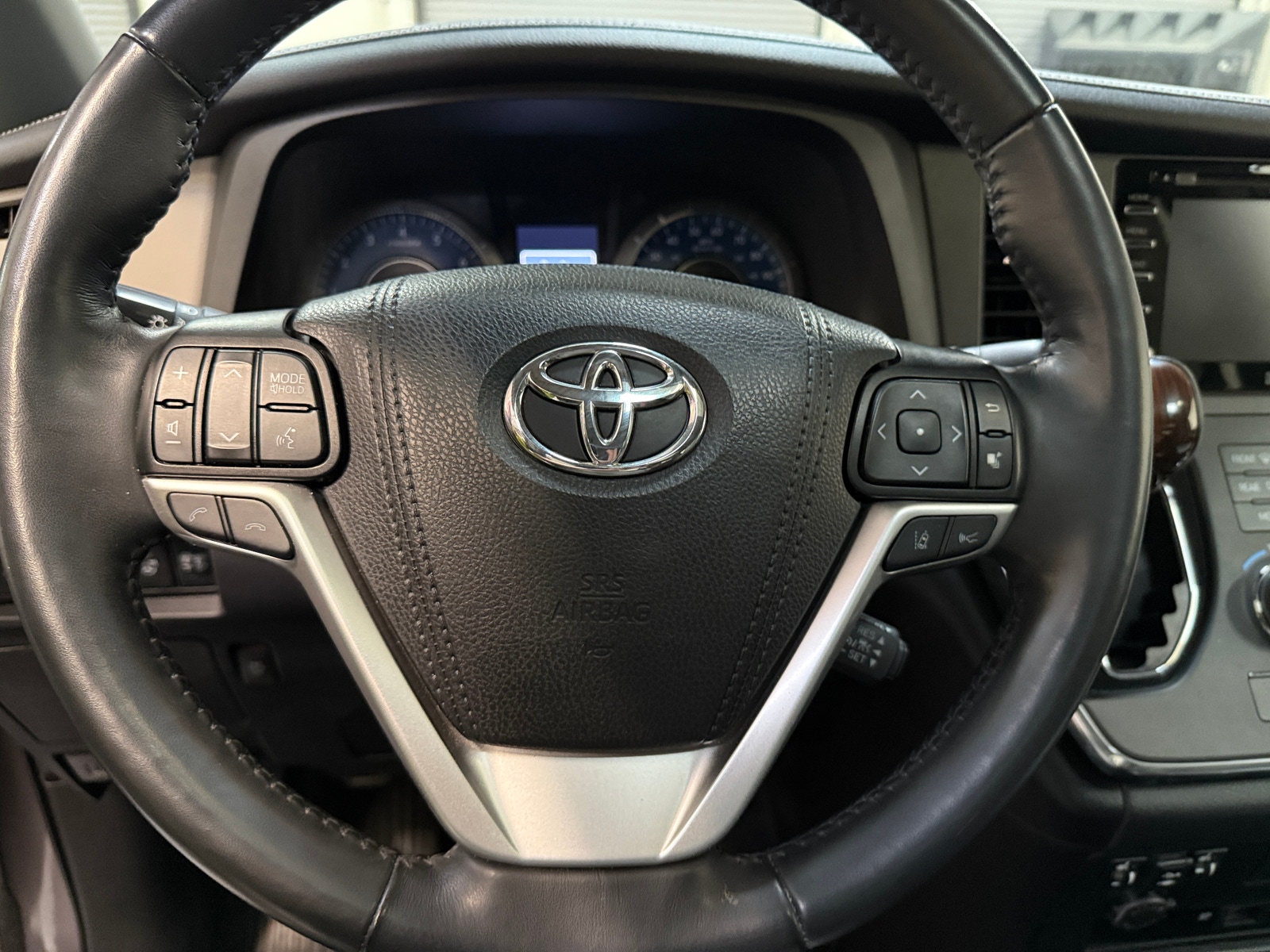 Thumbnail: 2019 Toyota Sienna - 5