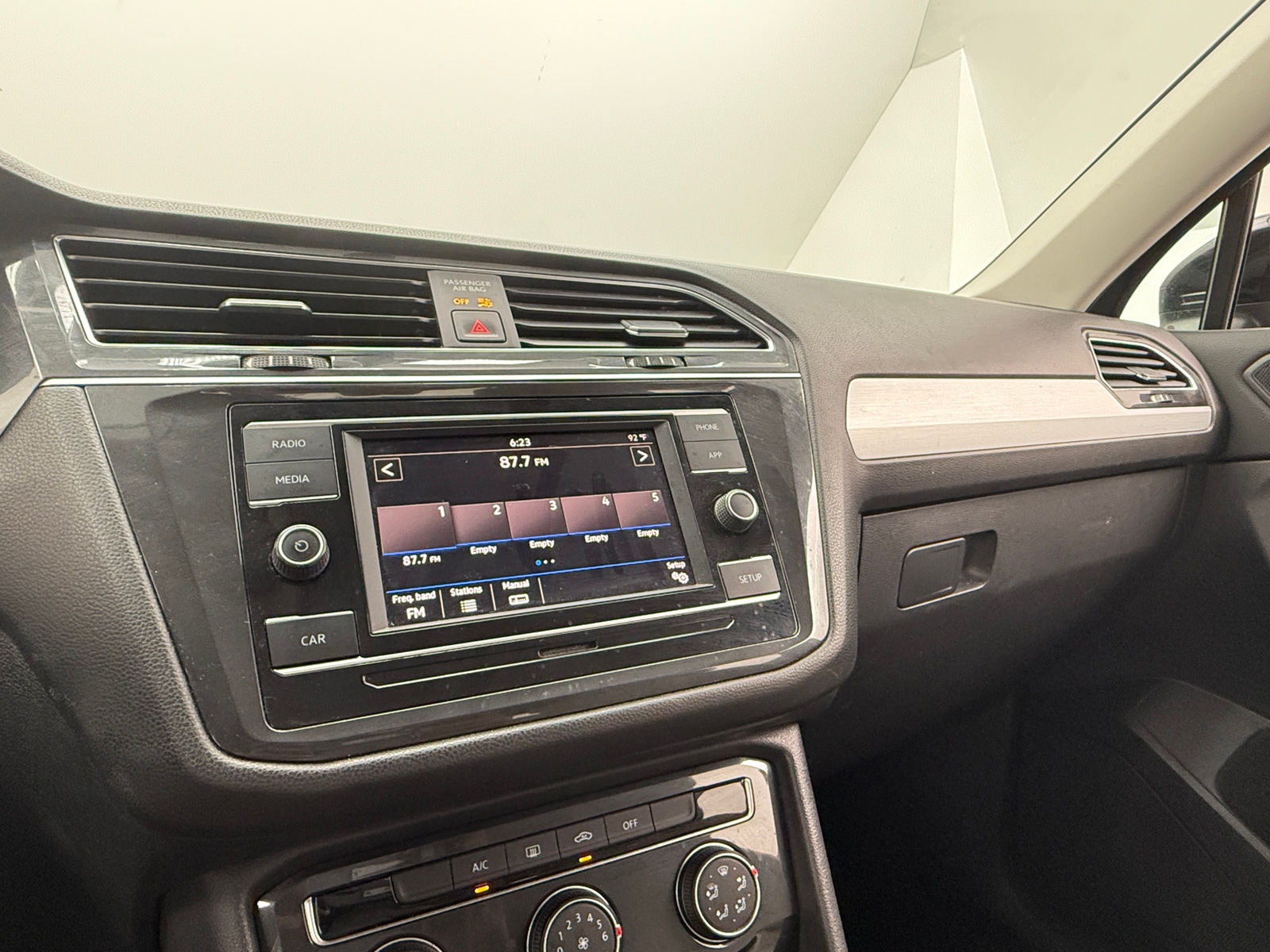 Thumbnail: 2019 Volkswagen Tiguan - 4