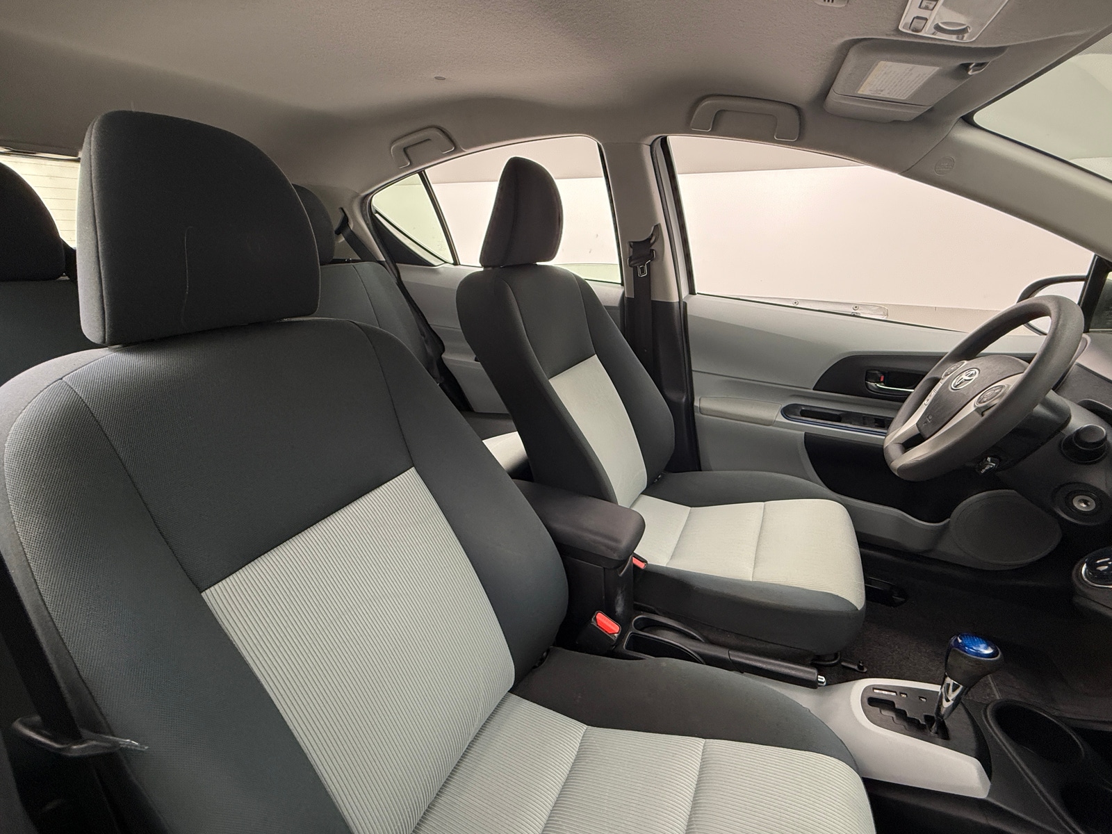 Thumbnail: 2013 Toyota Prius c - 2