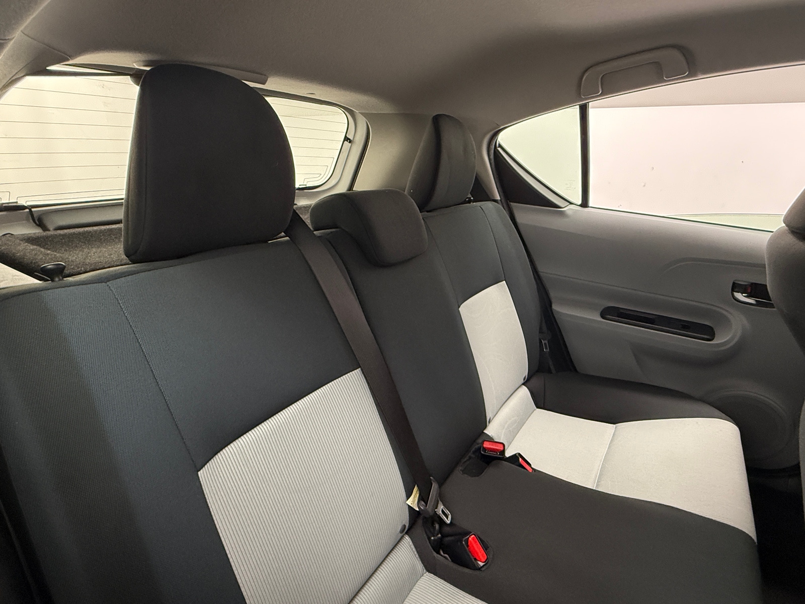 Thumbnail: 2013 Toyota Prius c - 6