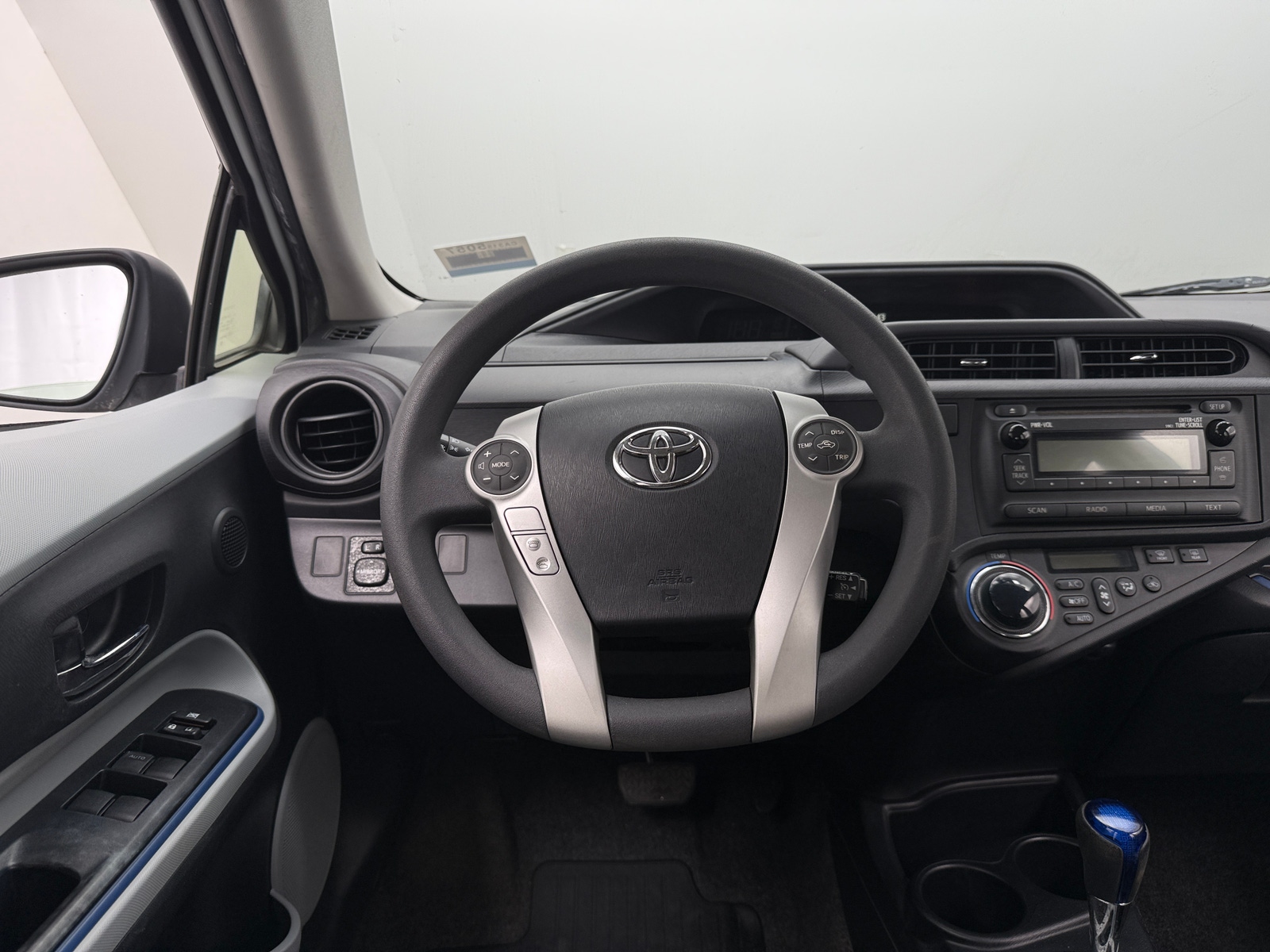 Thumbnail: 2013 Toyota Prius c - 5
