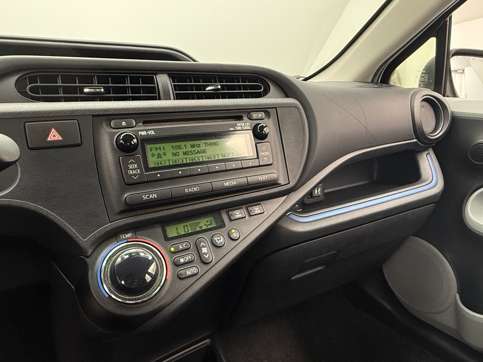 Thumbnail: 2013 Toyota Prius c - 4