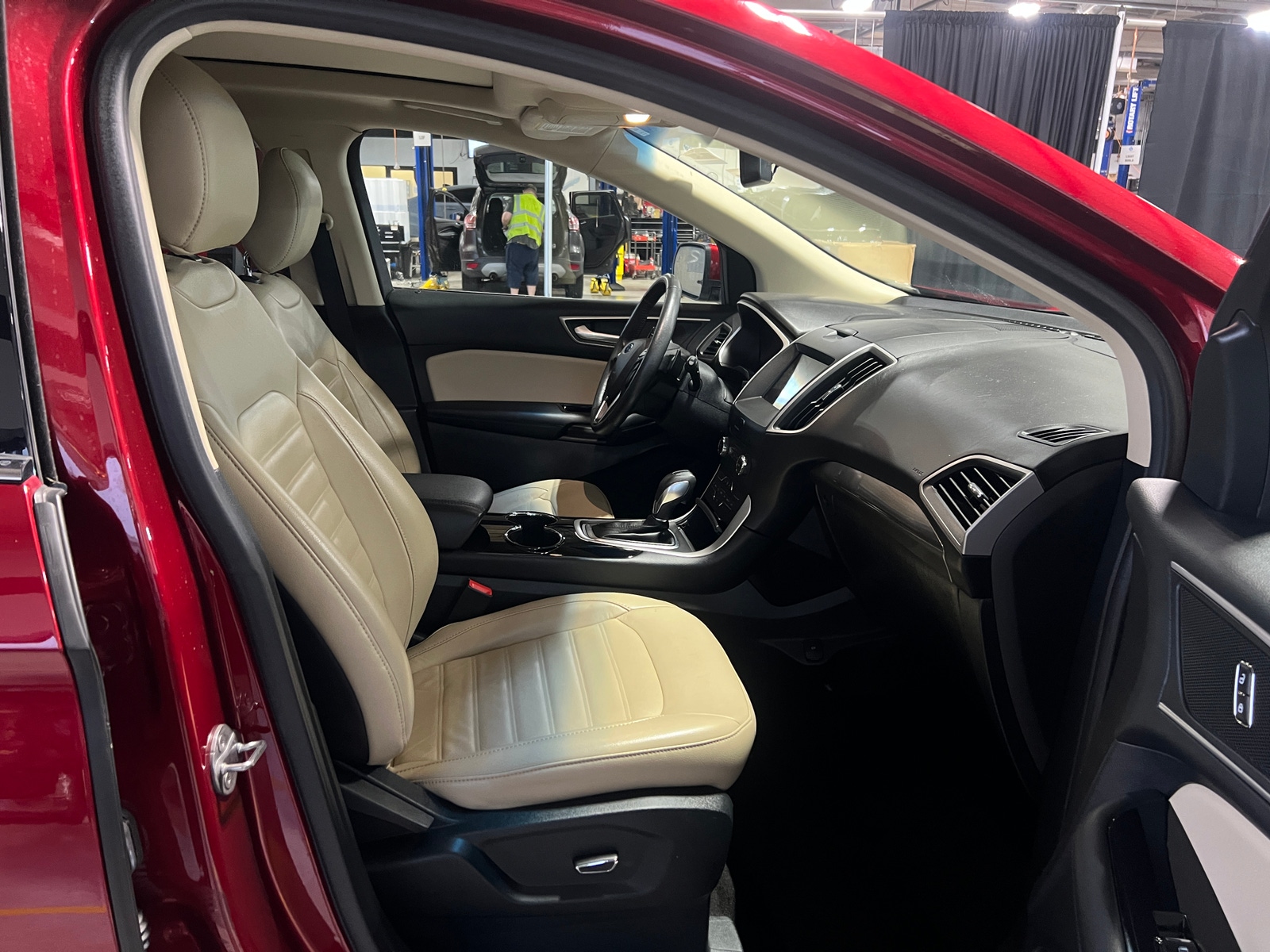 Thumbnail: 2017 Ford Edge - 2