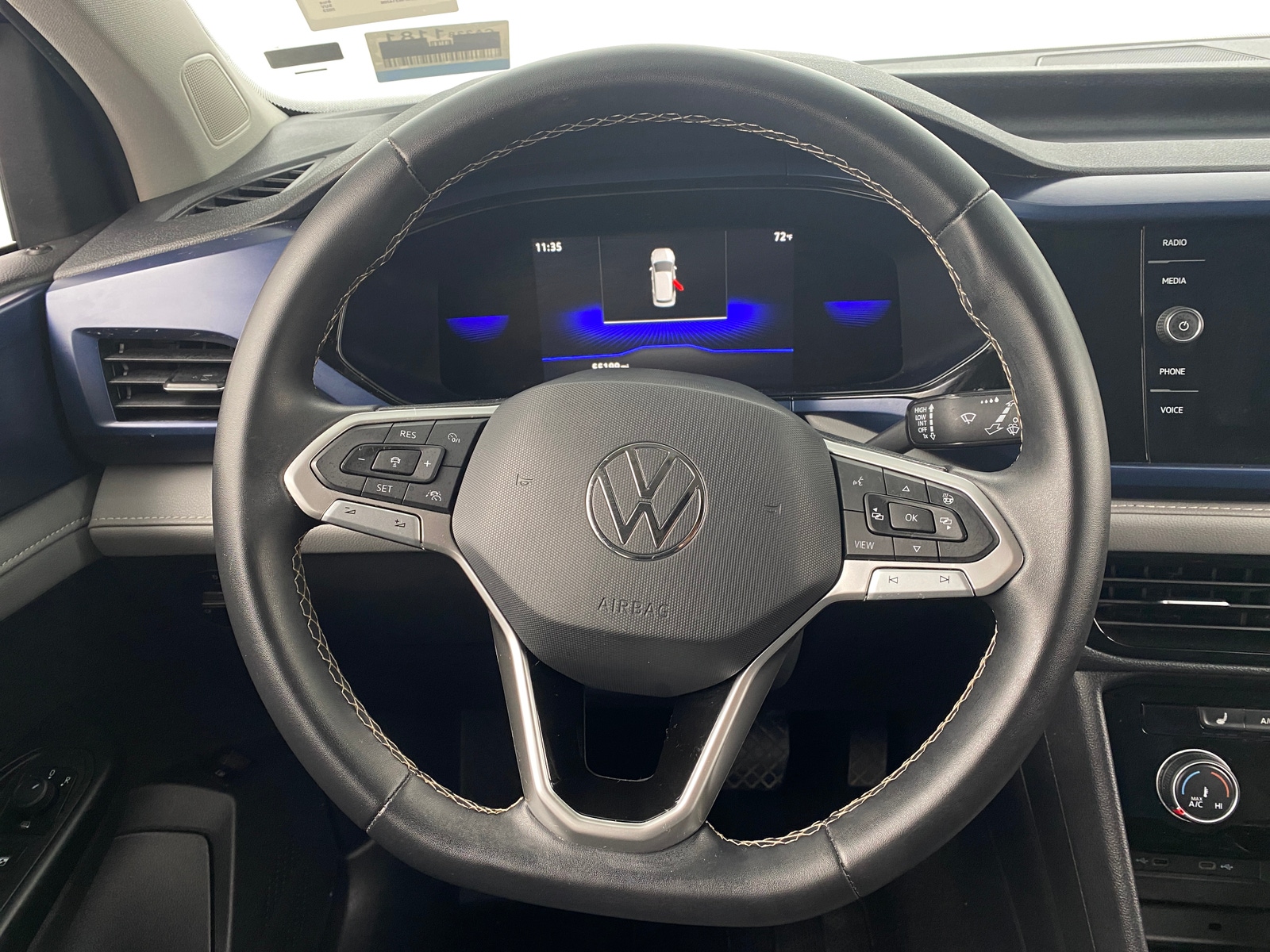 Thumbnail: 2023 Volkswagen Taos - 4