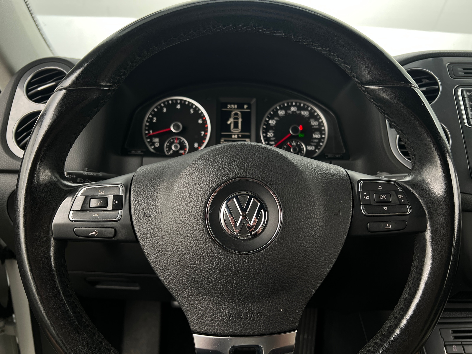 Thumbnail: 2017 Volkswagen Tiguan - 5