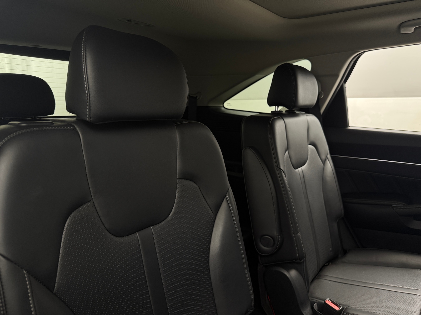 Thumbnail: 2023 Kia Sorento - 5