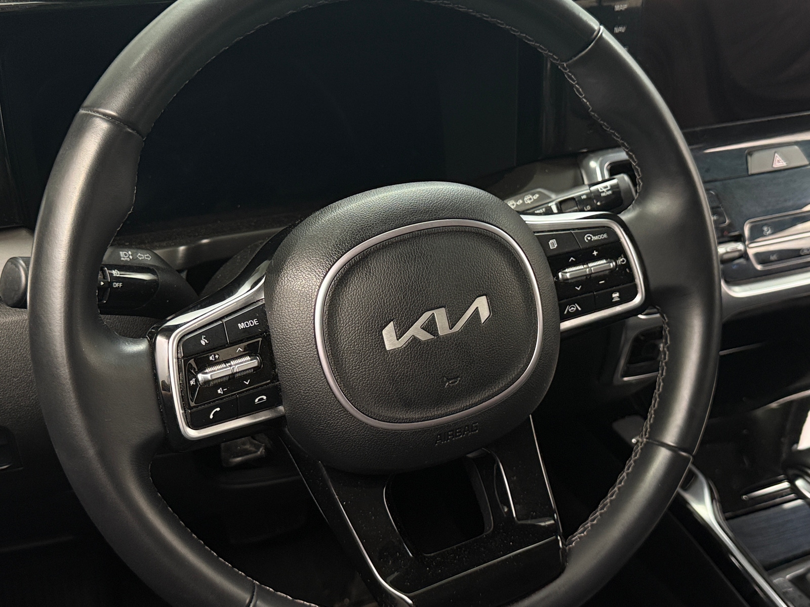 Thumbnail: 2023 Kia Sorento - 4
