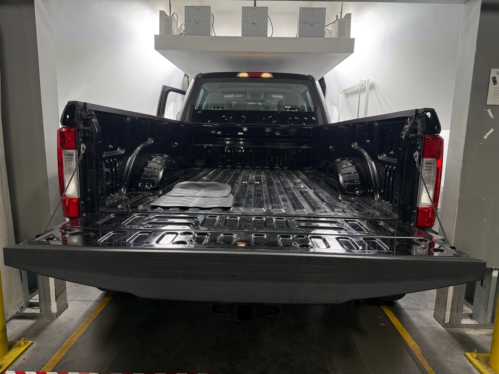 Thumbnail: 2019 Ford Econoline - 6