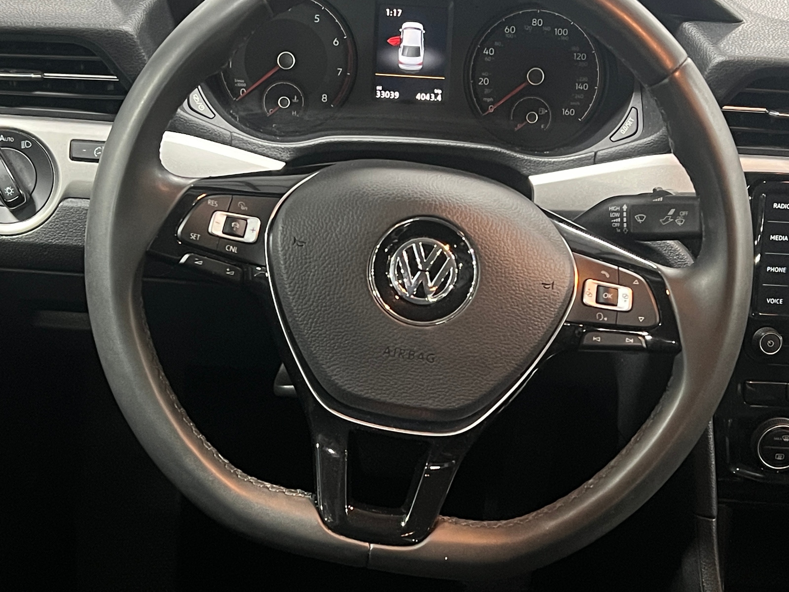 Thumbnail: 2021 Volkswagen Passat - 4