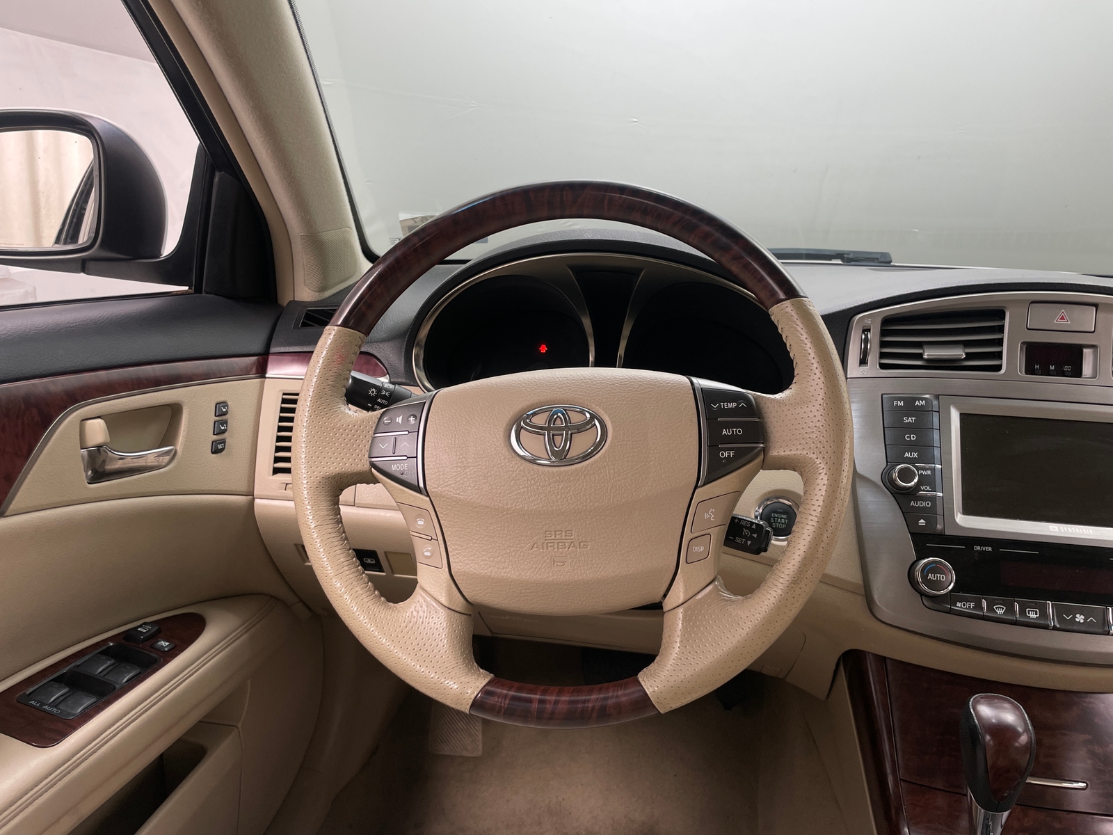 Thumbnail: 2011 Toyota Avalon - 4