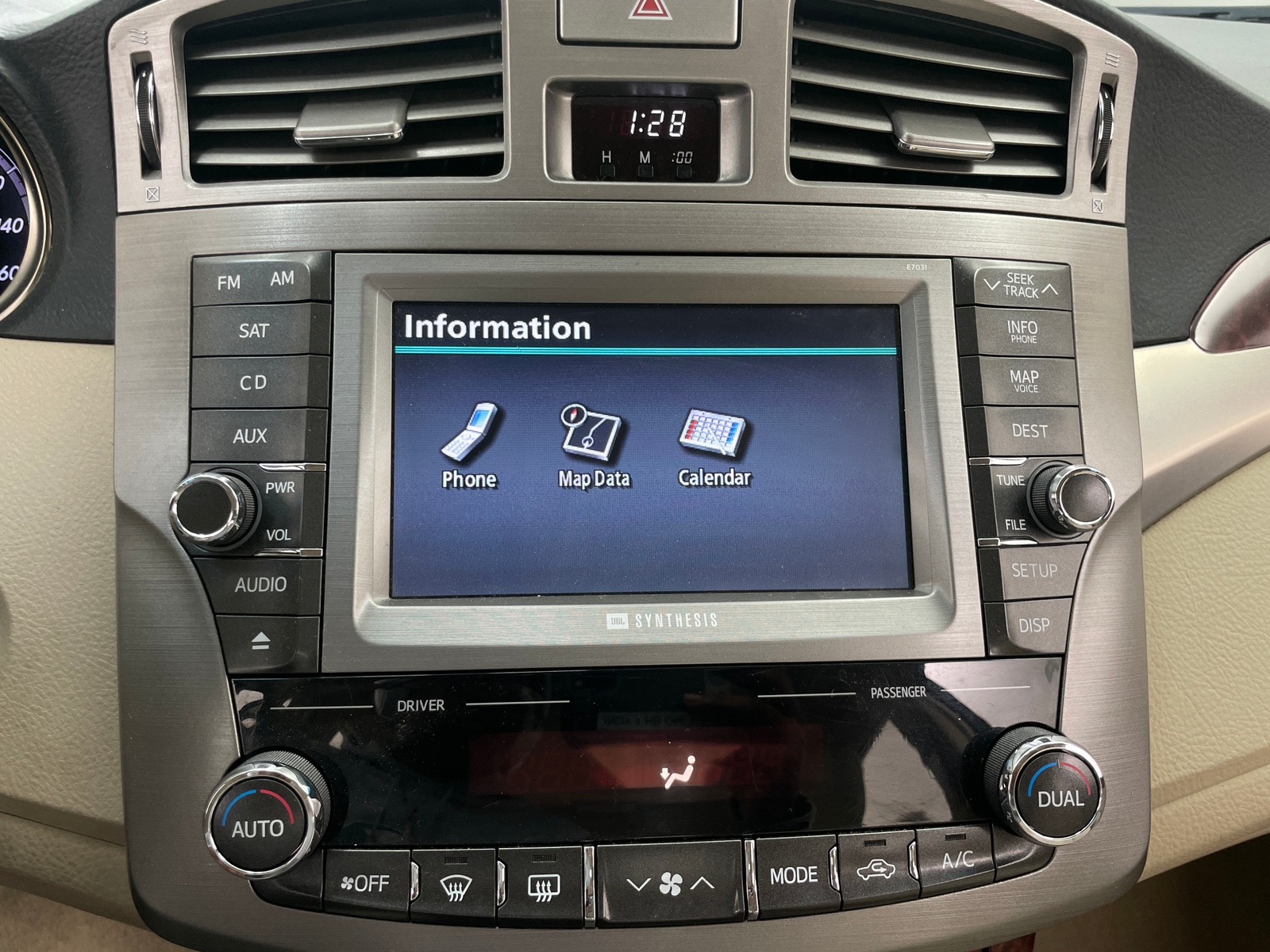 Thumbnail: 2011 Toyota Avalon - 3