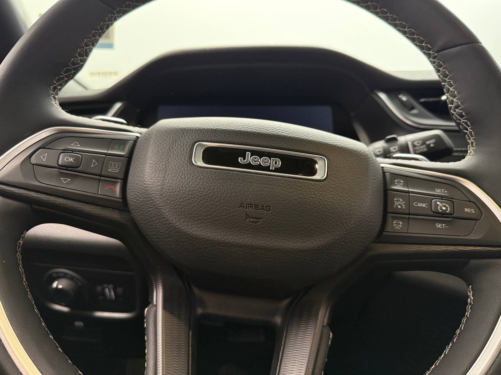 Thumbnail: 2024 Jeep Grand Cherokee L - 4