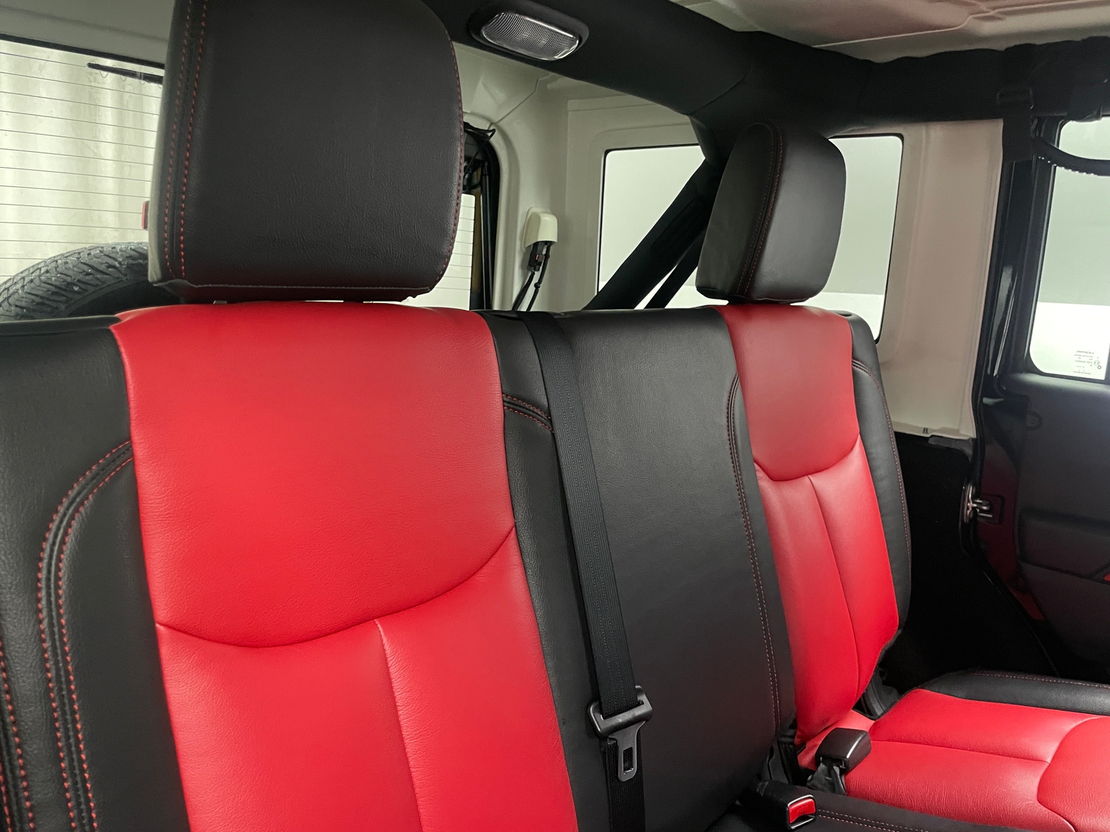 Thumbnail: 2016 Jeep Wrangler - 6