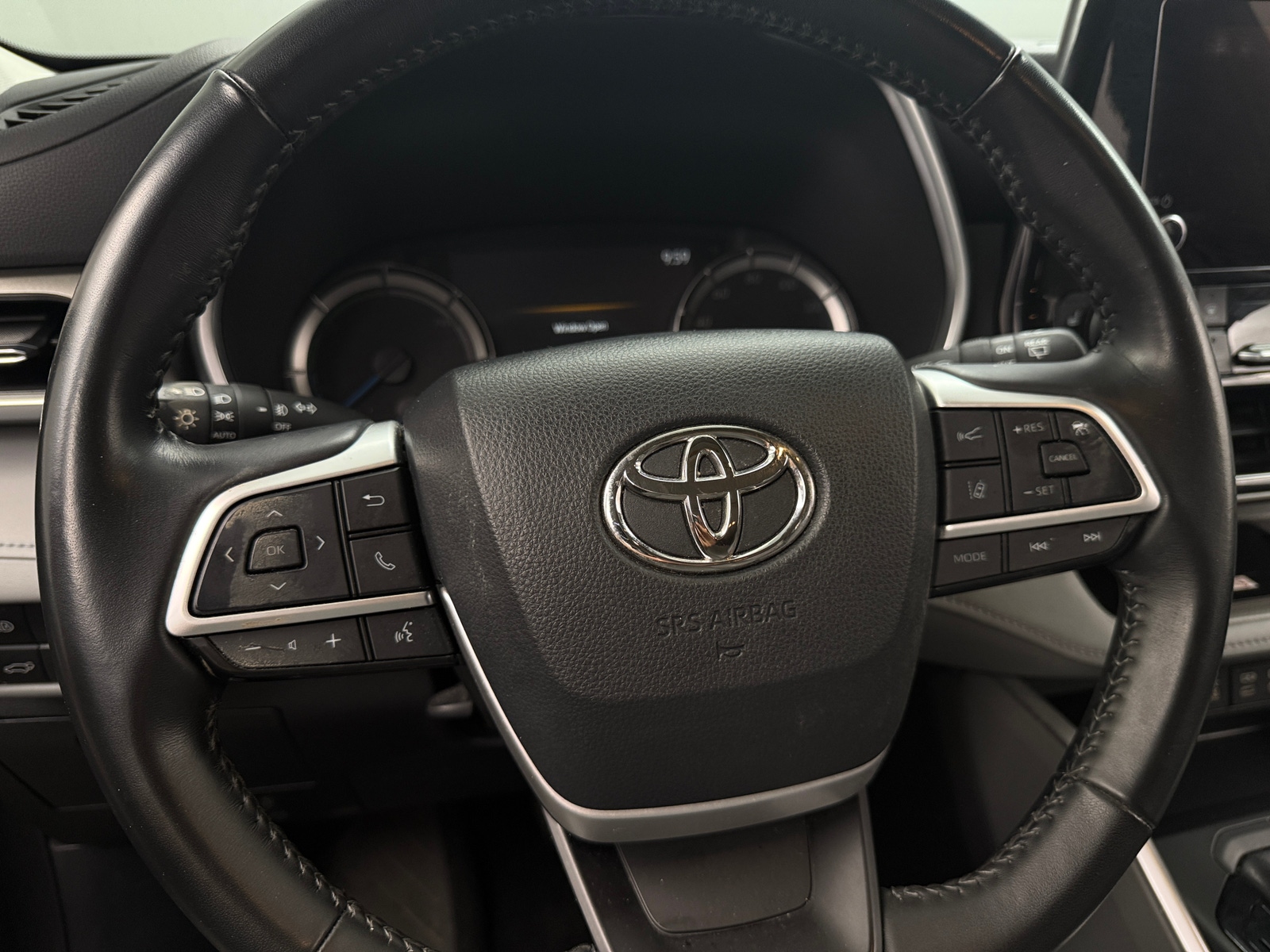 Thumbnail: 2023 Toyota Highlander - 4