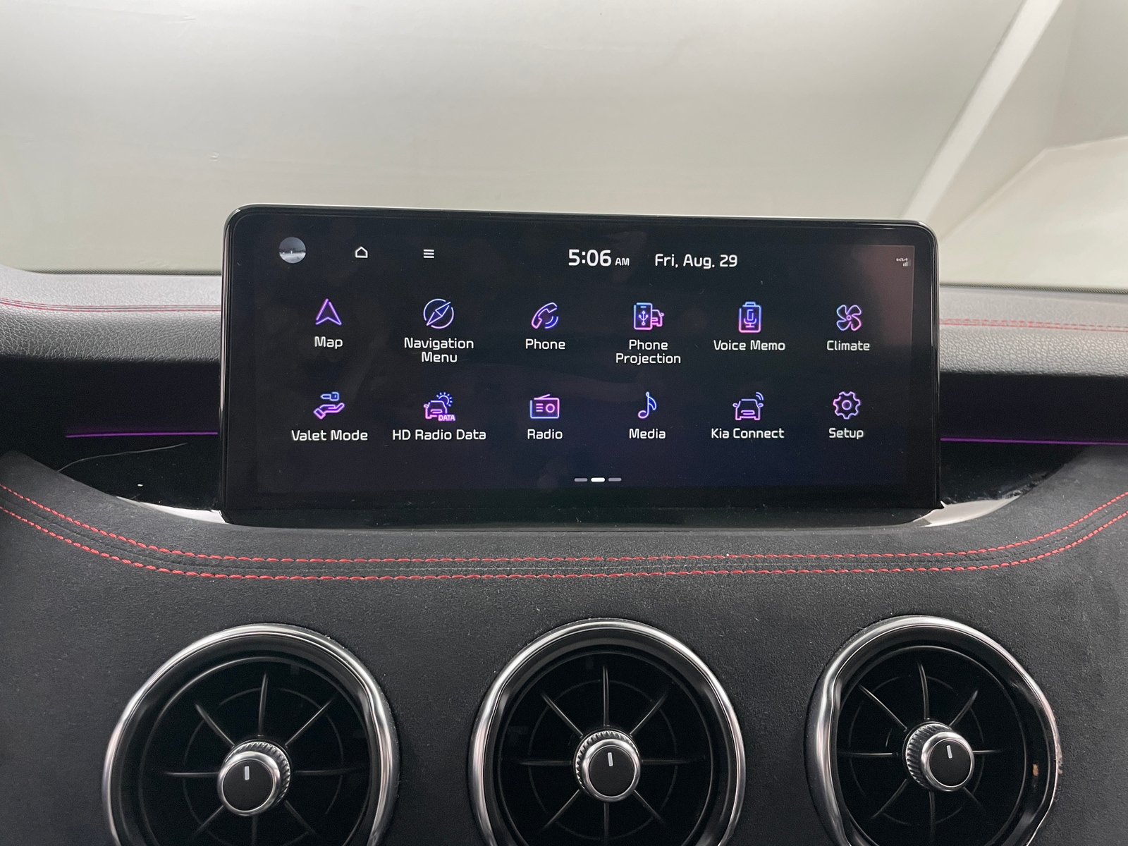 Thumbnail: 2023 Kia Stinger - 3