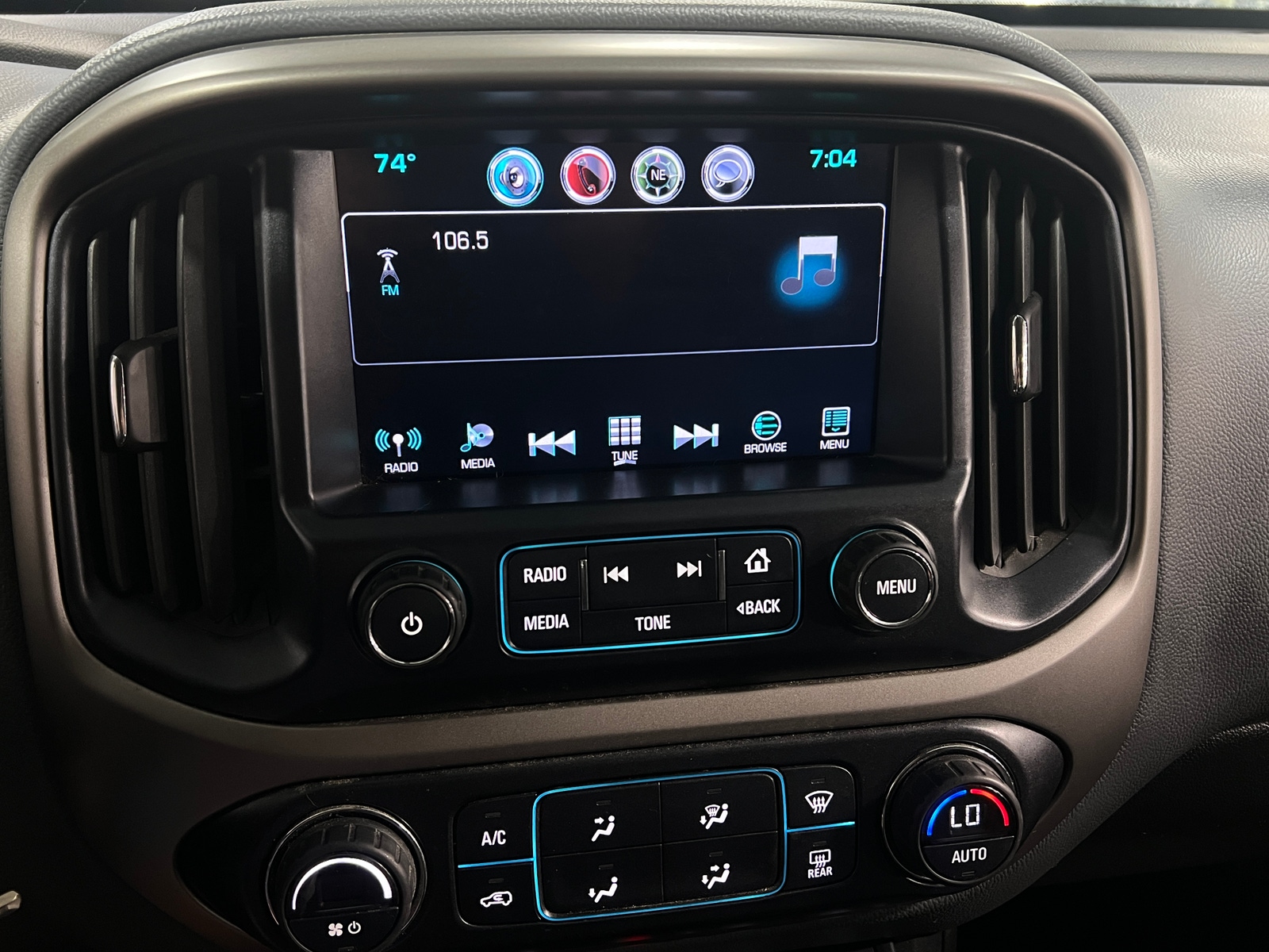 Thumbnail: 2016 Chevrolet Colorado - 3